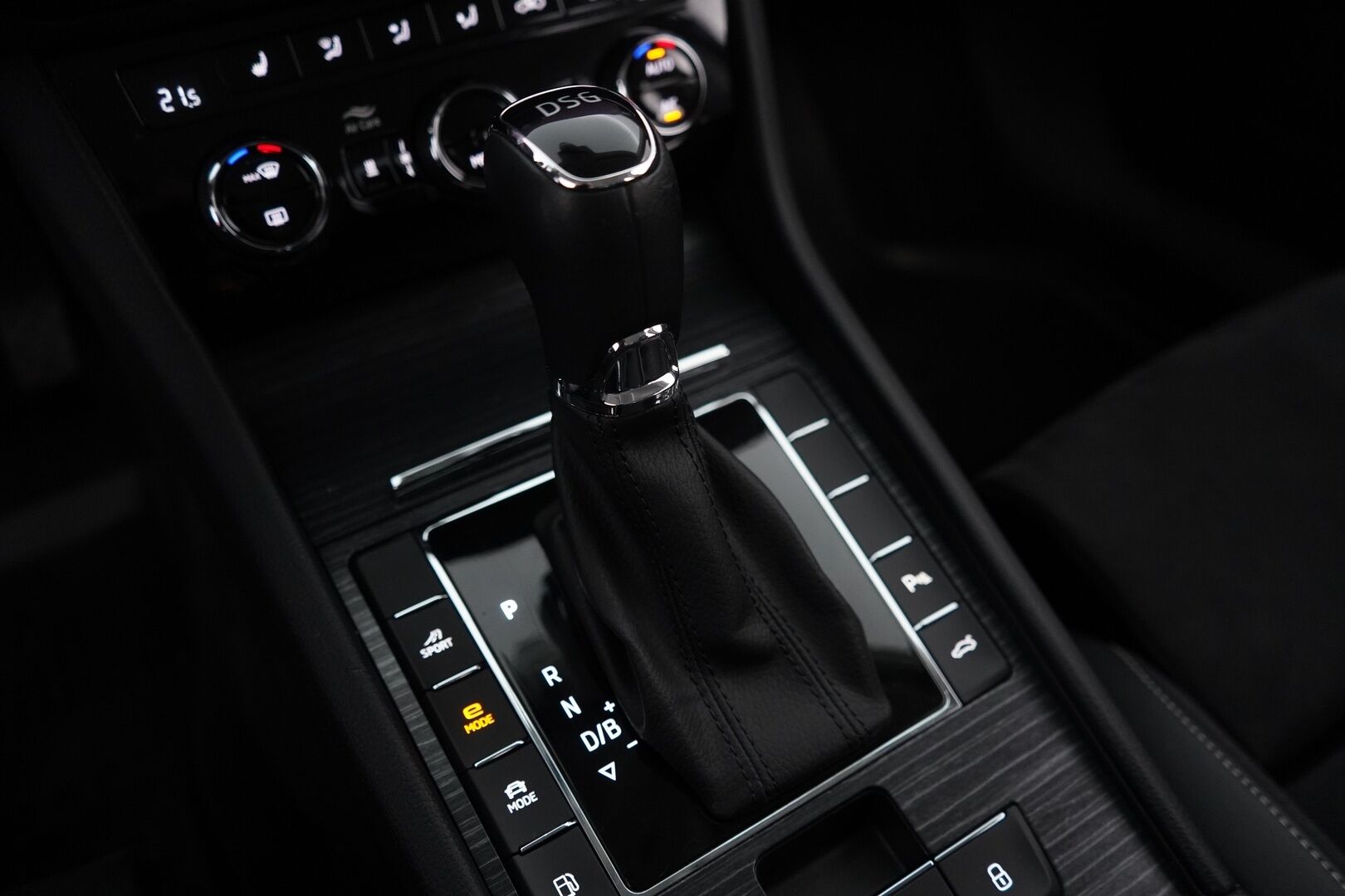 Skoda Superb 2022 1.4 TSI PHEV Style iV Combi * Webasto / ACC / Muistipenkki hieronnalla / Koukku / Blis  / Nahka-Alcantara * - 2x vanteet / Akku kuntotarkastettu / Viimeisin huolto 136tkm / Black-edition - HULLUT VÄLIPÄIVÄT KORKOTARJOUS 2,49%