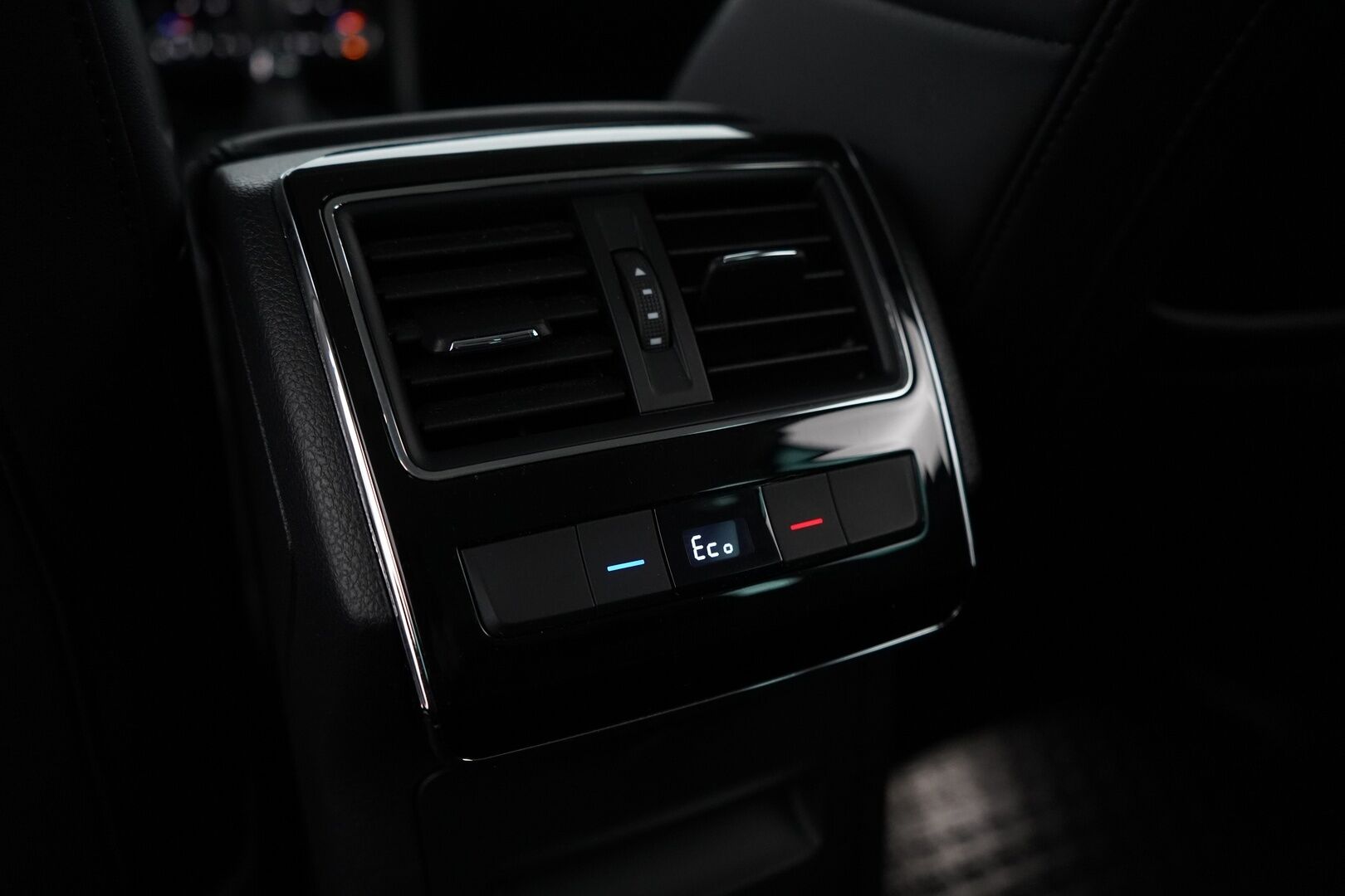 Skoda Superb 2022 1.4 TSI PHEV Style iV Combi * Webasto / ACC / Muistipenkki hieronnalla / Koukku / Blis  / Nahka-Alcantara * - 2x vanteet / Akku kuntotarkastettu / Viimeisin huolto 136tkm / Black-edition - HULLUT VÄLIPÄIVÄT KORKOTARJOUS 2,49%