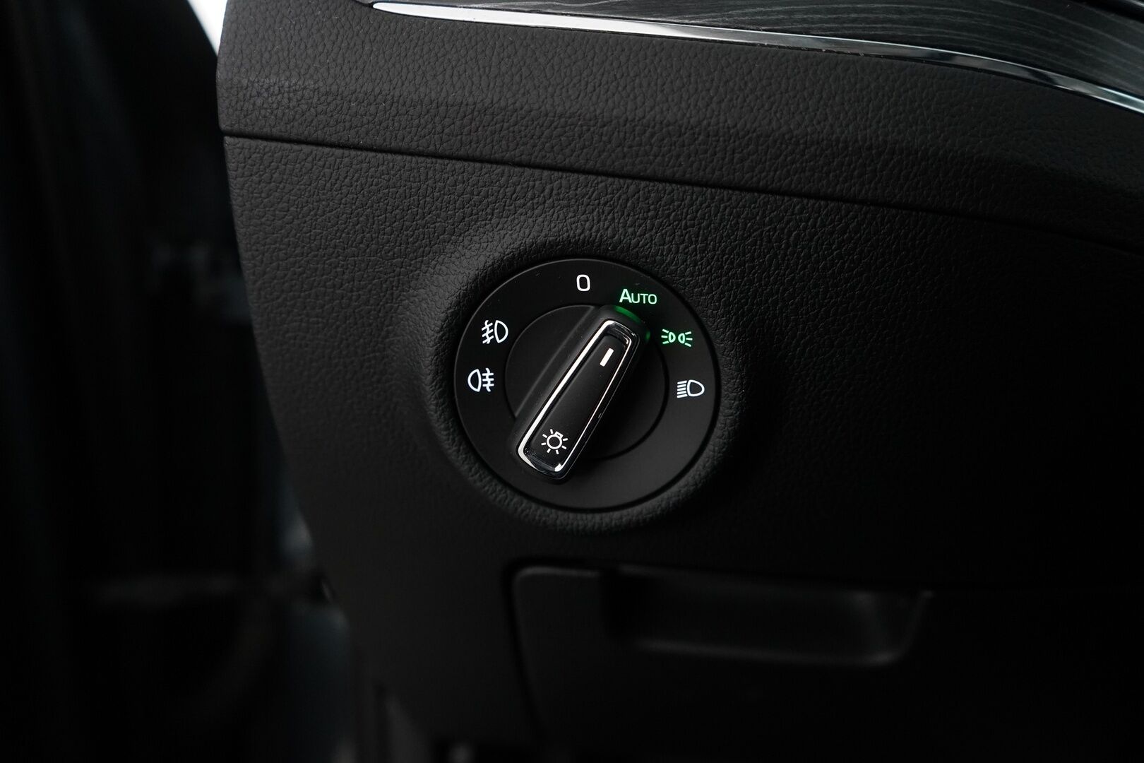 Skoda Superb 2022 1.4 TSI PHEV Style iV Combi * Webasto / ACC / Muistipenkki hieronnalla / Koukku / Blis  / Nahka-Alcantara * - 2x vanteet / Akku kuntotarkastettu / Viimeisin huolto 136tkm / Black-edition - HULLUT VÄLIPÄIVÄT KORKOTARJOUS 2,49%