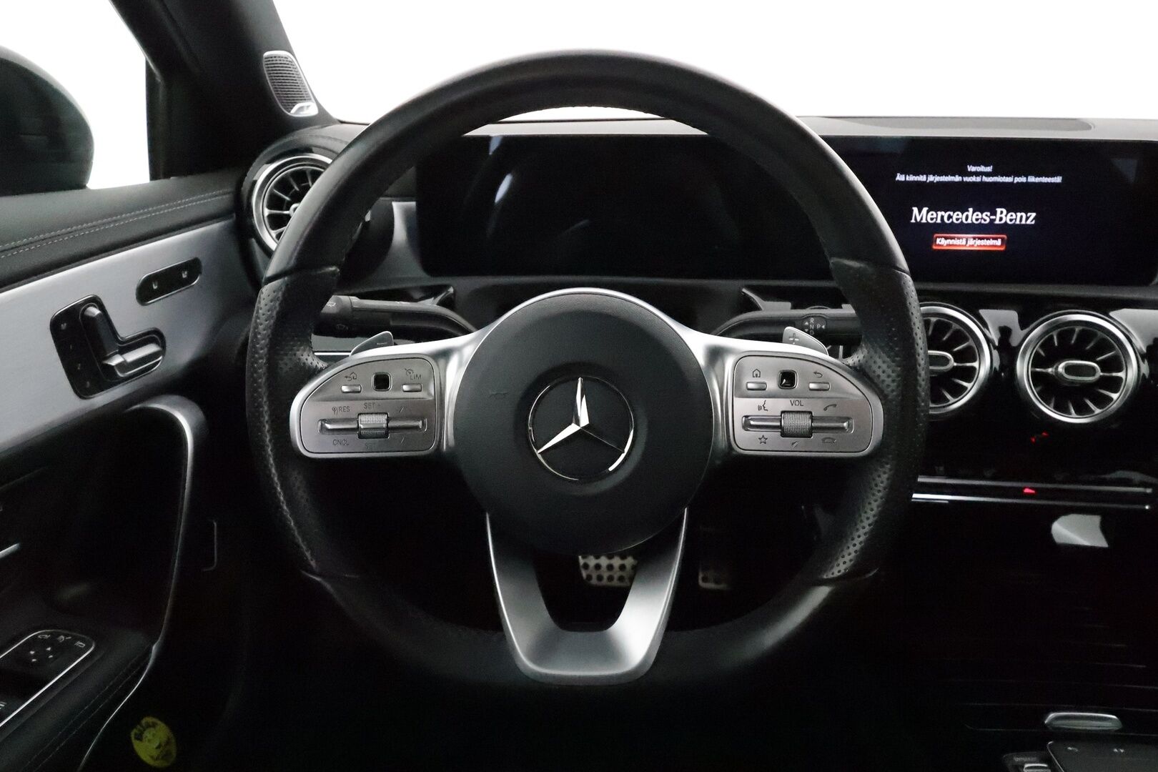 Mercedes-Benz A 2021 250 e A sedan Business AMG **Burmester / Panorama / Adapt.vakkari / Multibeam LED / Muistipenkit / Keyless / P.kamera** - SoH 96,9% /  / Night-paketti / Widescreen / Nahkasisusta / Apple&Android / Akku kuntotarkastettu!