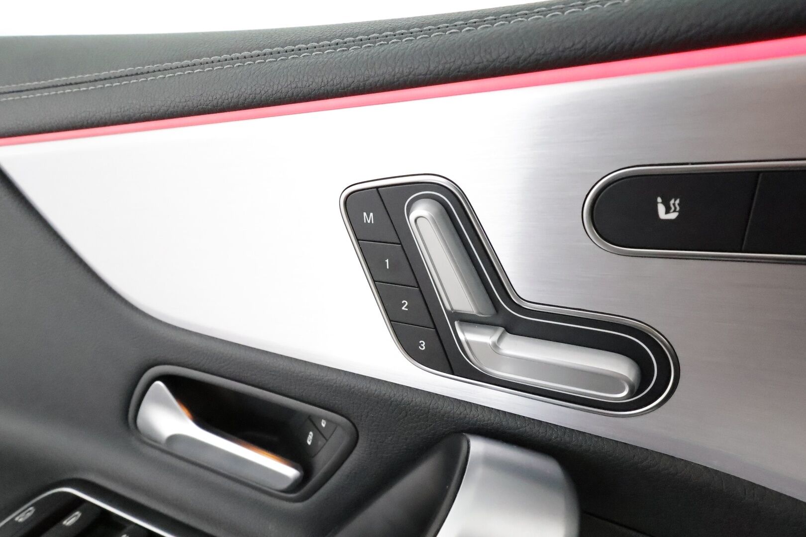 Mercedes-Benz A 2021 250 e A sedan Business AMG **Burmester / Panorama / Adapt.vakkari / Multibeam LED / Muistipenkit / Keyless / P.kamera** - SoH 96,9% /  / Night-paketti / Widescreen / Nahkasisusta / Apple&Android / Akku kuntotarkastettu!
