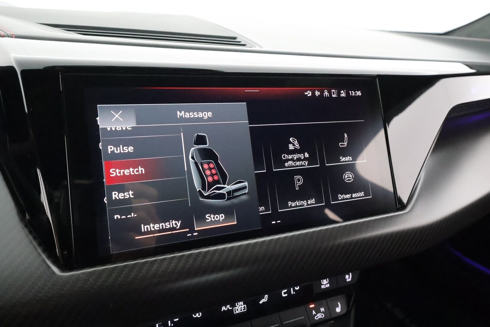 Audi E-TRON GT RS 2022 quattro RS Design Red * ACC / HUD / B&O / Hierovat&Ilmastoidut penkit / Ilma-alusta / Night Vision / Laser Light / ILP / 360° * - Hiilikuitu - paketti / Kahdet renkaat aluvanteilla / Merkkihuollettu / Supervarusteet - HULLUT AVAJAISHULINAT KORKOTARJOUS 3,29 %