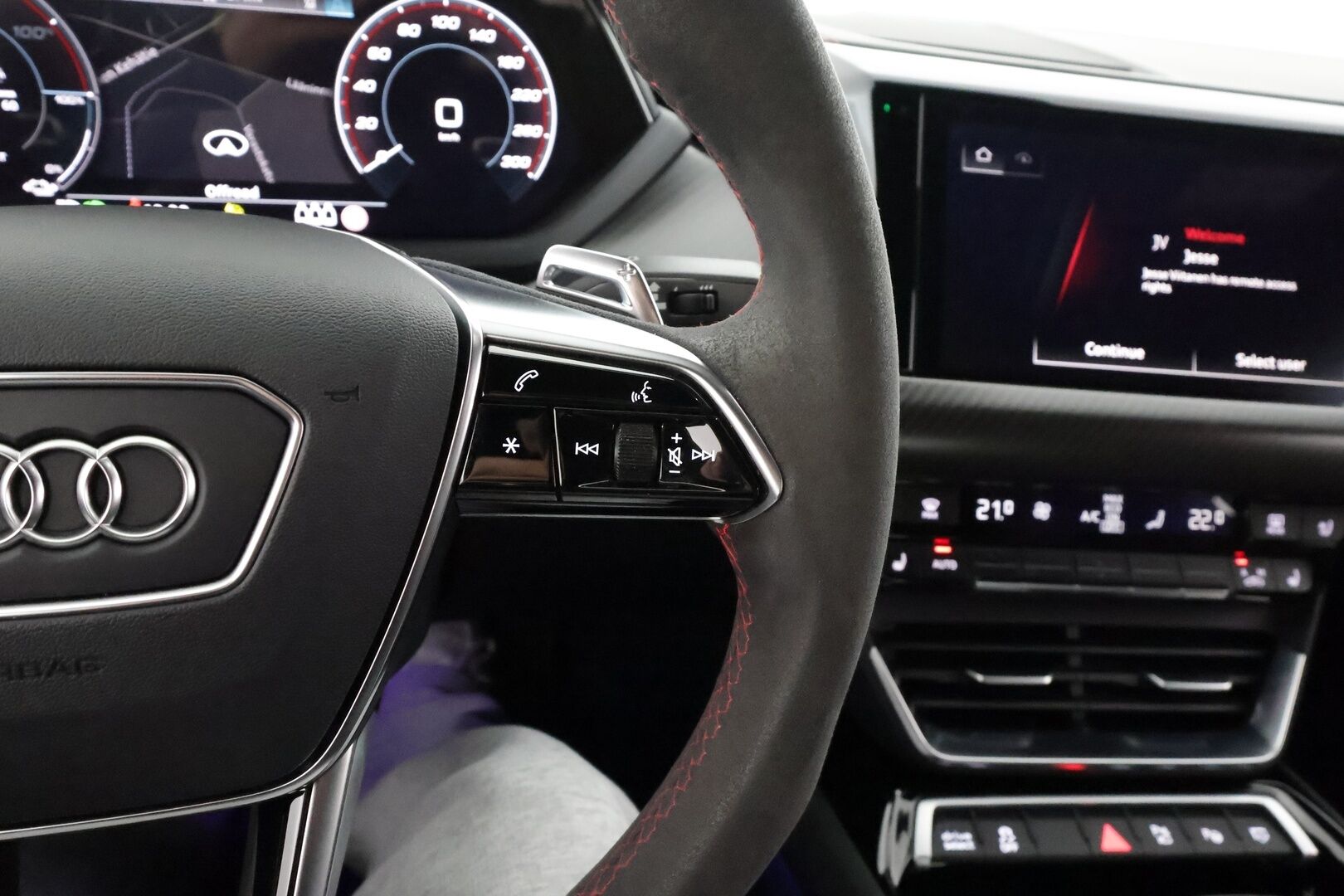 Audi E-TRON GT RS 2022 quattro RS Design Red * ACC / HUD / B&O / Hierovat&Ilmastoidut penkit / Ilma-alusta / Night Vision / Laser Light / ILP / 360° * - Hiilikuitu - paketti / Kahdet renkaat aluvanteilla / Merkkihuollettu / Supervarusteet - HULLUT AVAJAISHULINAT KORKOTARJOUS 3,29 %