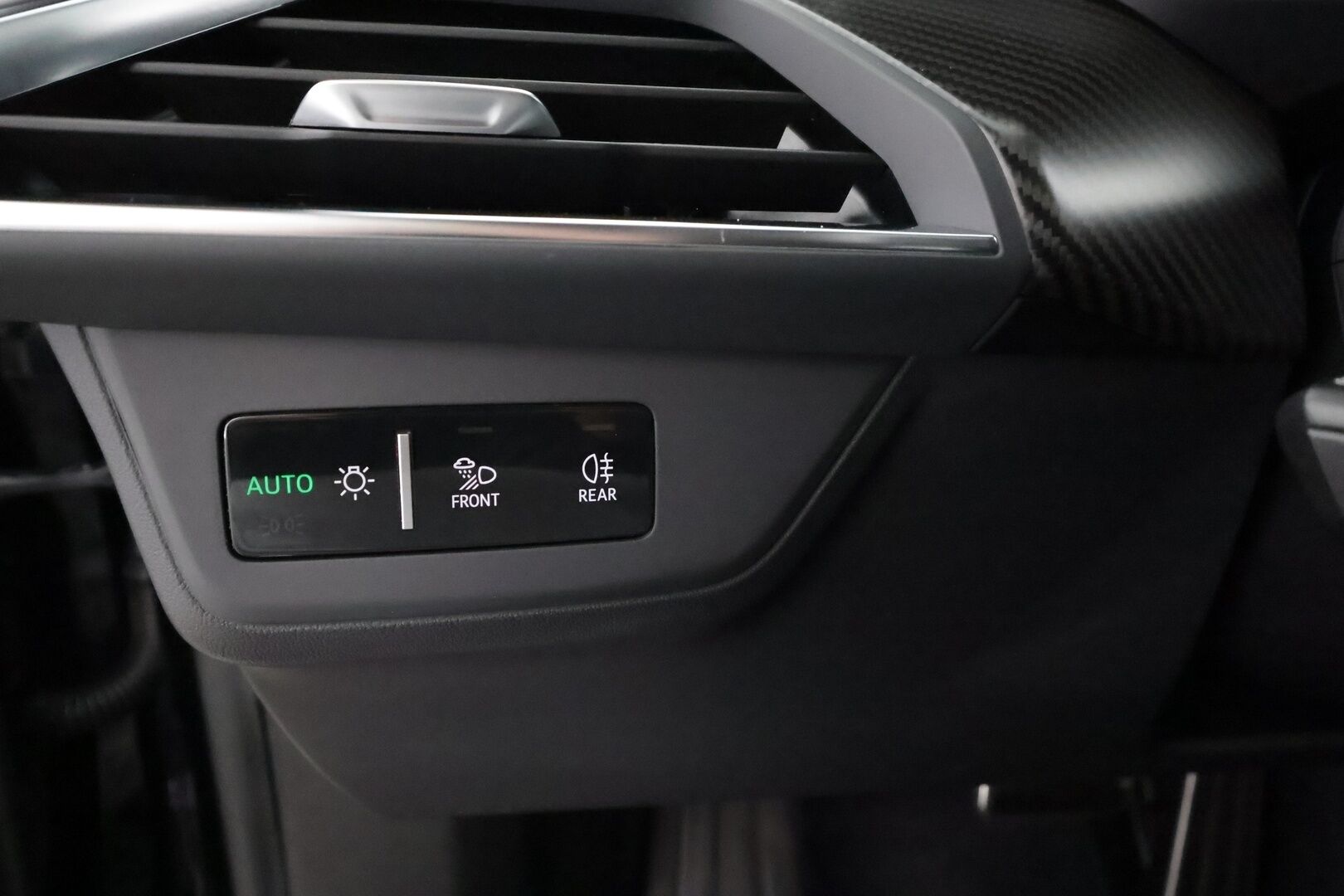 Audi E-TRON GT RS 2022 quattro RS Design Red * ACC / HUD / B&O / Hierovat&Ilmastoidut penkit / Ilma-alusta / Night Vision / Laser Light / ILP / 360° * - Hiilikuitu - paketti / Kahdet renkaat aluvanteilla / Merkkihuollettu / Supervarusteet - HULLUT AVAJAISHULINAT KORKOTARJOUS 3,29 %