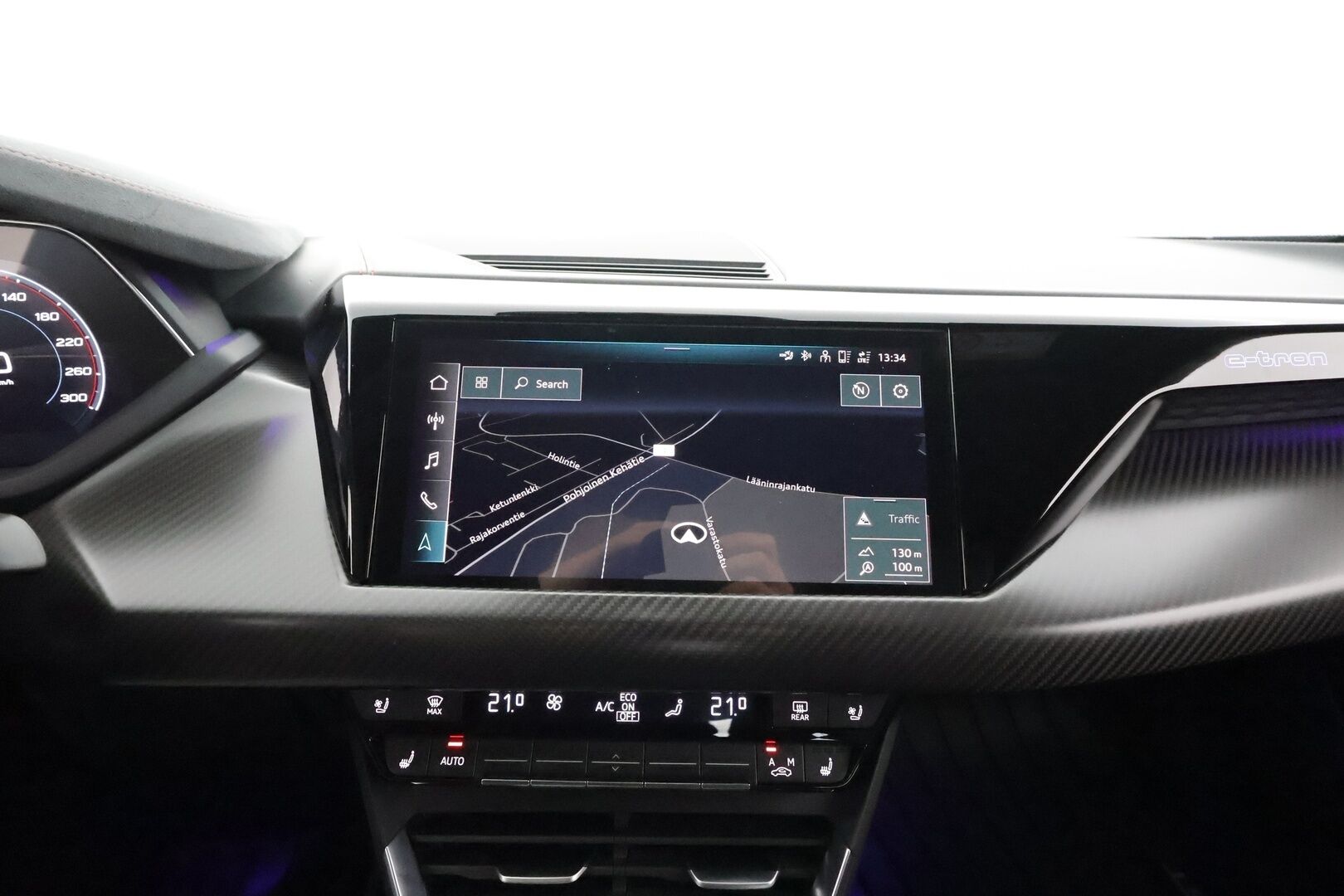 Audi E-TRON GT RS 2022 quattro RS Design Red * ACC / HUD / B&O / Hierovat&Ilmastoidut penkit / Ilma-alusta / Night Vision / Laser Light / ILP / 360° * - Hiilikuitu - paketti / Kahdet renkaat aluvanteilla / Merkkihuollettu / Supervarusteet