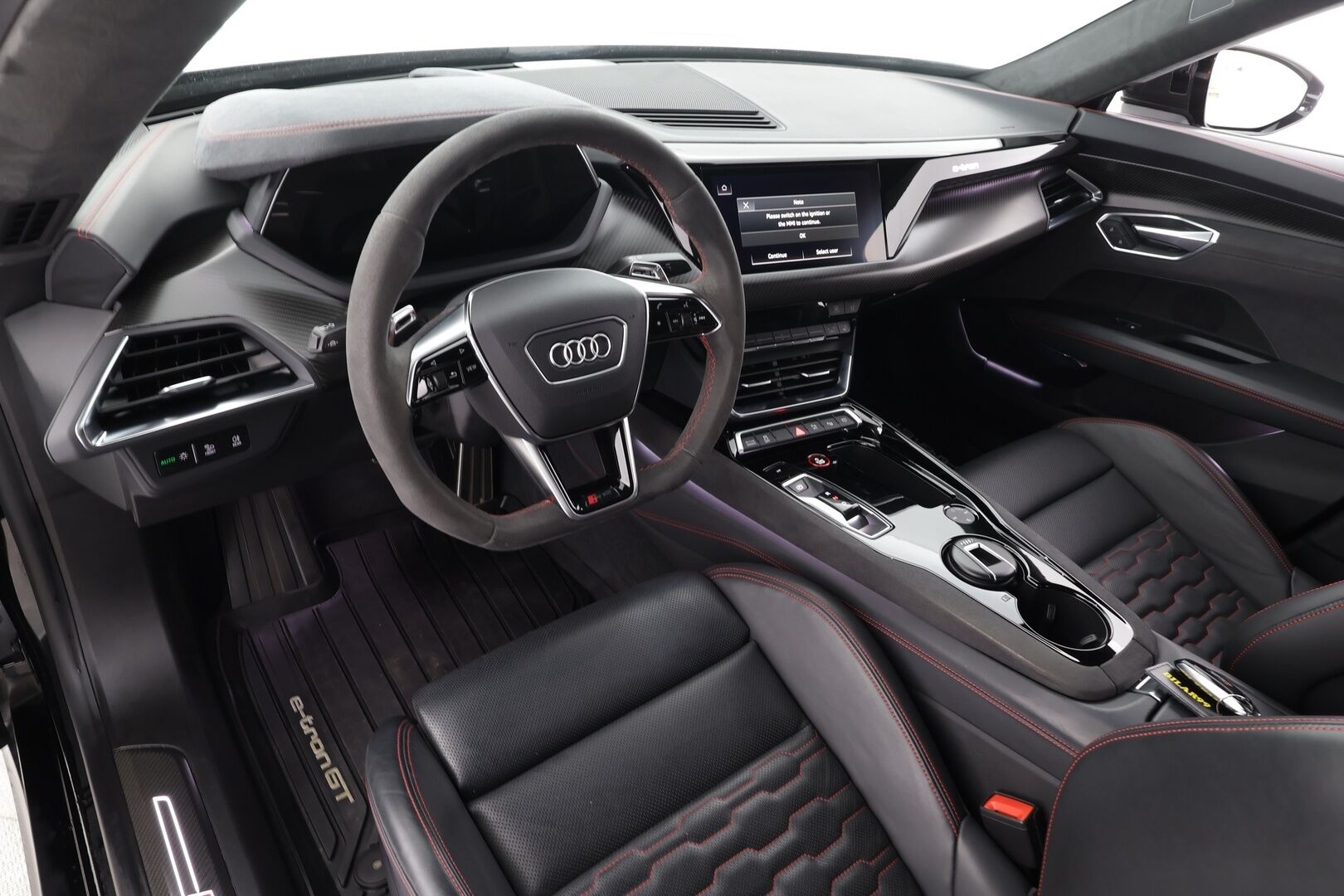 Audi E-TRON GT RS 2022 quattro RS Design Red * ACC / HUD / B&O / Hierovat&Ilmastoidut penkit / Ilma-alusta / Night Vision / Laser Light / ILP / 360° * - Hiilikuitu - paketti / Kahdet renkaat aluvanteilla / Merkkihuollettu / Supervarusteet - HULLUT AVAJAISHULINAT KORKOTARJOUS 3,29 %