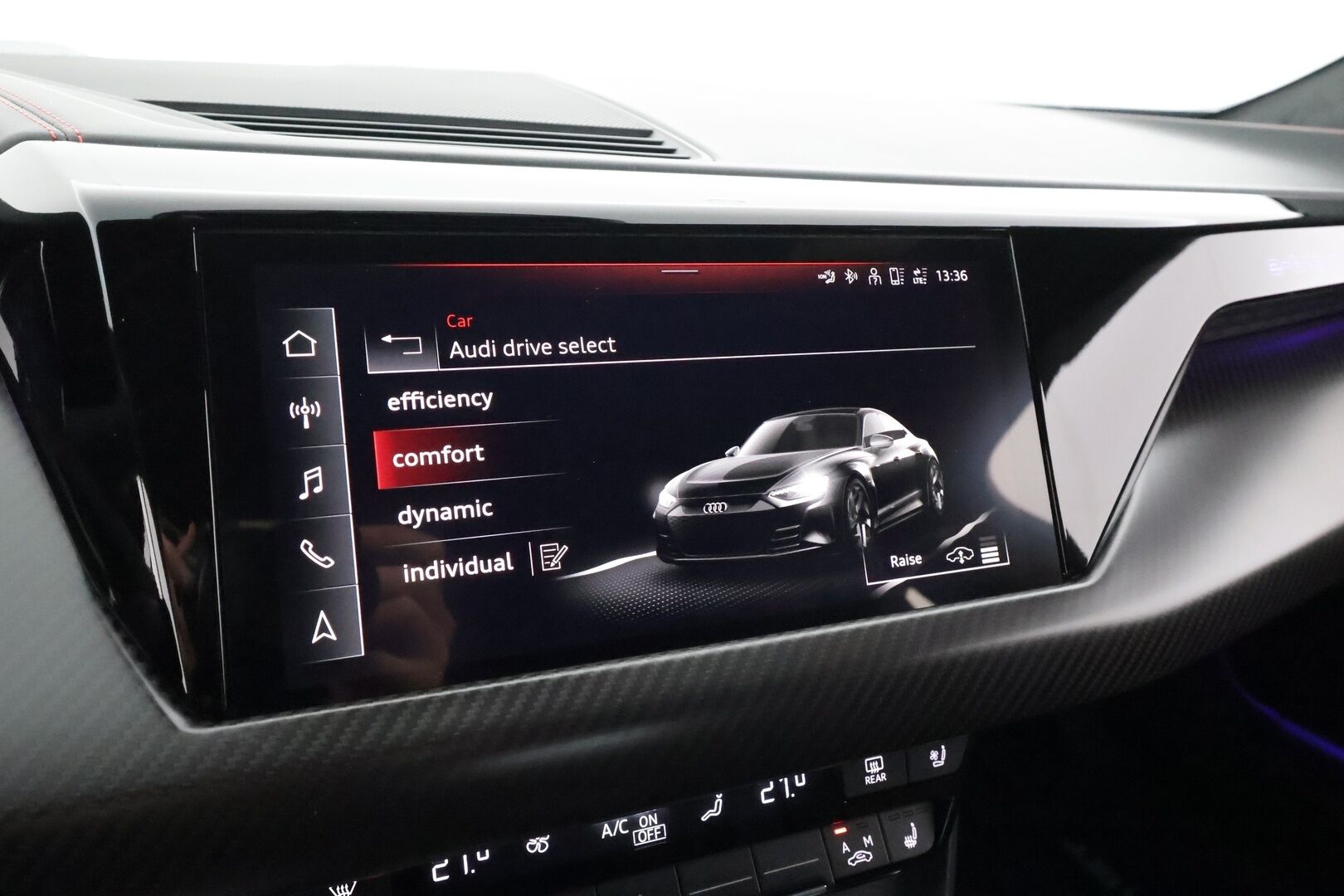 Audi E-TRON GT RS 2022 quattro RS Design Red * ACC / HUD / B&O / Hierovat&Ilmastoidut penkit / Ilma-alusta / Night Vision / Laser Light / ILP / 360° * - Hiilikuitu - paketti / Kahdet renkaat aluvanteilla / Merkkihuollettu / Supervarusteet - HULLUT AVAJAISHULINAT KORKOTARJOUS 3,29 %