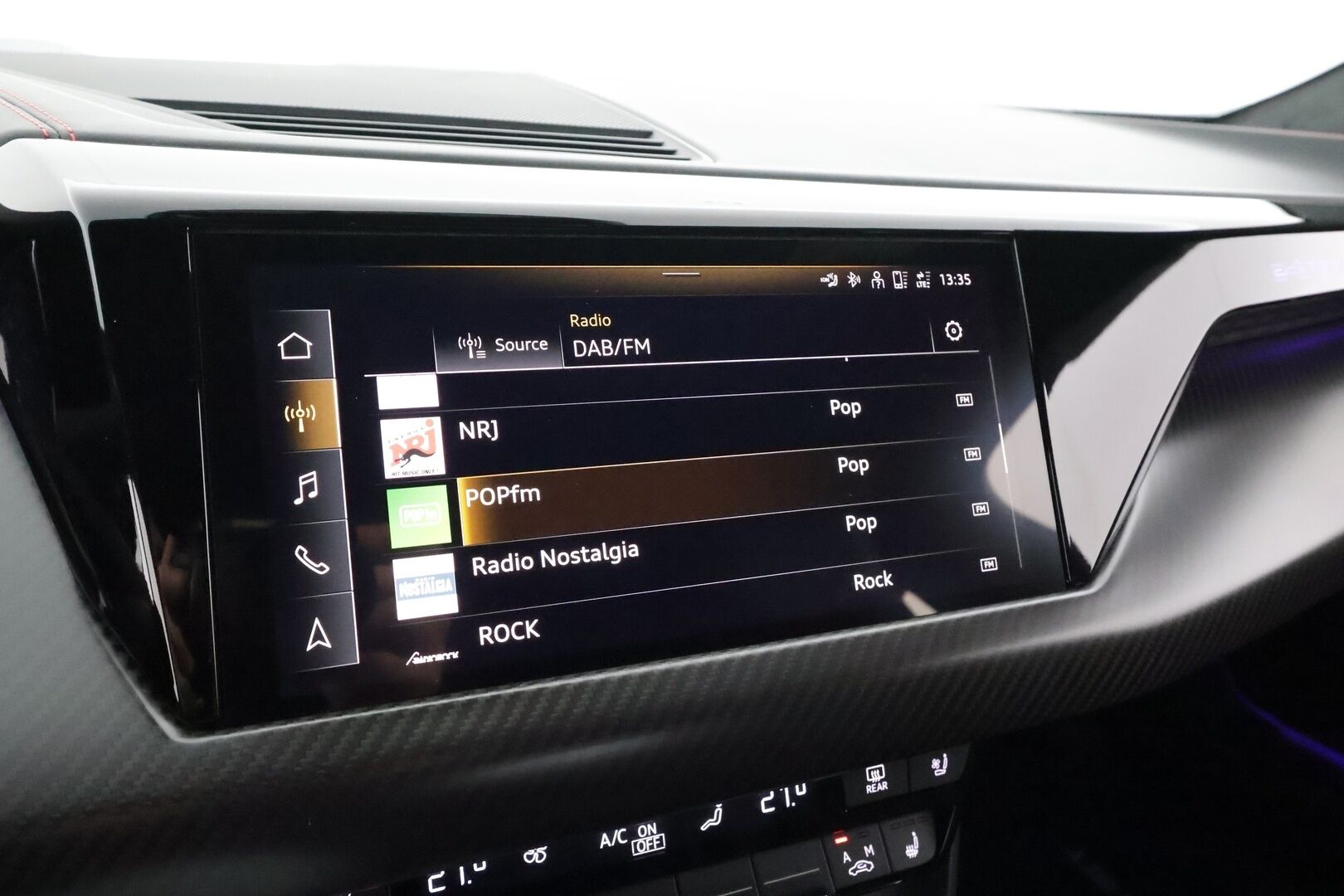 Audi E-TRON GT RS 2022 quattro RS Design Red * ACC / HUD / B&O / Hierovat&Ilmastoidut penkit / Ilma-alusta / Night Vision / Laser Light / ILP / 360° * - Hiilikuitu - paketti / Kahdet renkaat aluvanteilla / Merkkihuollettu / Supervarusteet