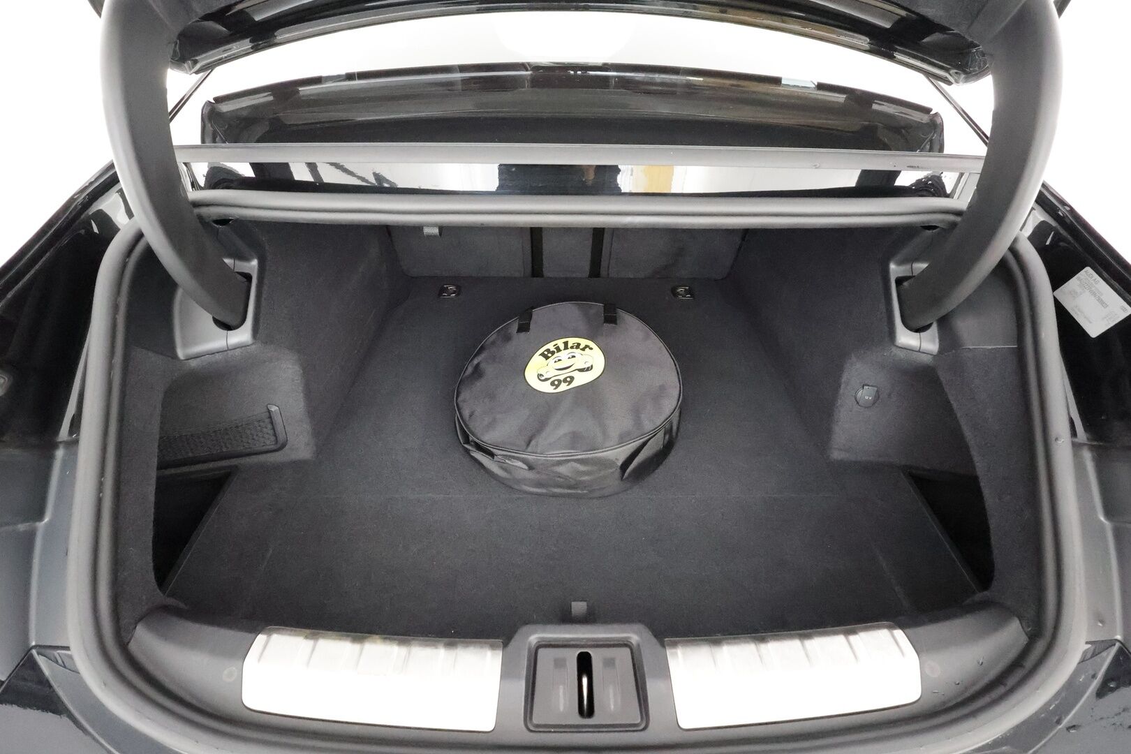 Audi E-TRON GT RS 2022 quattro RS Design Red * ACC / HUD / B&O / Hierovat&Ilmastoidut penkit / Ilma-alusta / Night Vision / Laser Light / ILP / 360° * - Hiilikuitu - paketti / Kahdet renkaat aluvanteilla / Merkkihuollettu / Supervarusteet