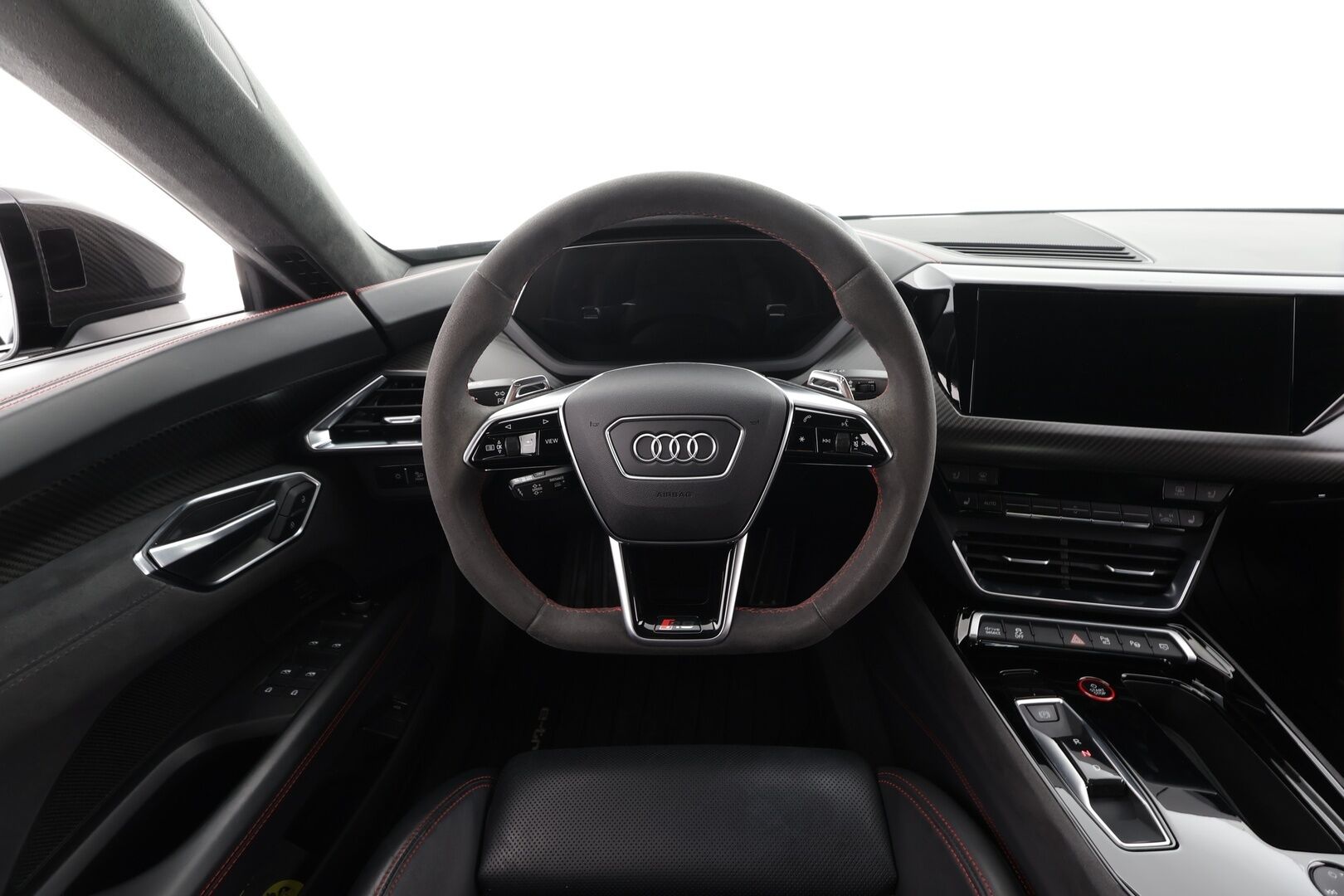 Audi E-TRON GT RS 2022 quattro RS Design Red * ACC / HUD / B&O / Hierovat&Ilmastoidut penkit / Ilma-alusta / Night Vision / Laser Light / ILP / 360° * - Hiilikuitu - paketti / Kahdet renkaat aluvanteilla / Merkkihuollettu / Supervarusteet - HULLUT AVAJAISHULINAT KORKOTARJOUS 3,29 %