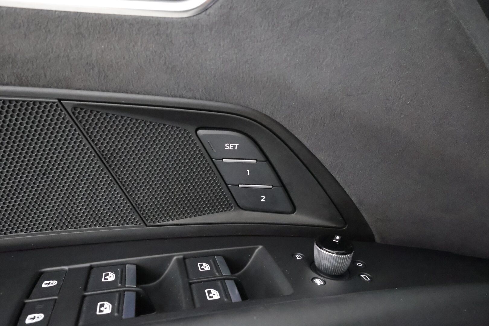 Audi E-TRON GT RS 2022 quattro RS Design Red * ACC / HUD / B&O / Hierovat&Ilmastoidut penkit / Ilma-alusta / Night Vision / Laser Light / ILP / 360° * - Hiilikuitu - paketti / Kahdet renkaat aluvanteilla / Merkkihuollettu / Supervarusteet