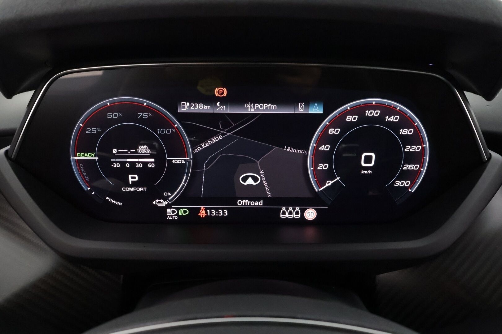 Audi E-TRON GT RS 2022 quattro RS Design Red * ACC / HUD / B&O / Hierovat&Ilmastoidut penkit / Ilma-alusta / Night Vision / Laser Light / ILP / 360° * - Hiilikuitu - paketti / Kahdet renkaat aluvanteilla / Merkkihuollettu / Supervarusteet