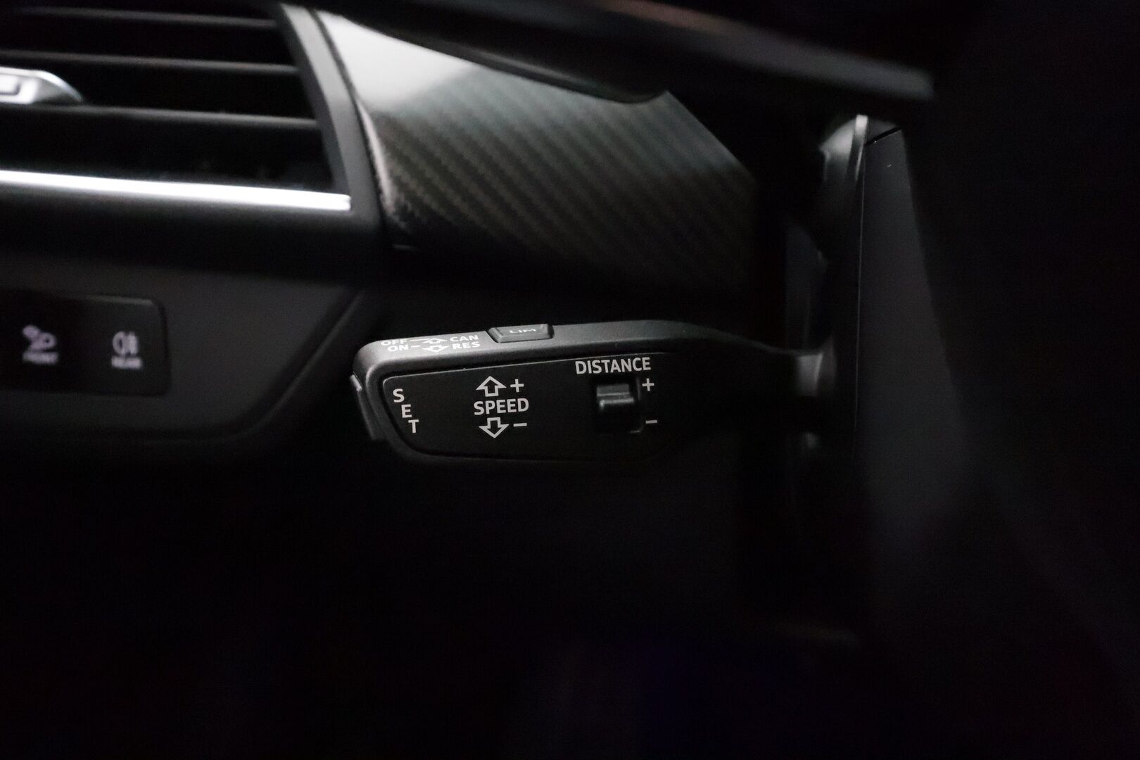 Audi E-TRON GT RS 2022 quattro RS Design Red * ACC / HUD / B&O / Hierovat&Ilmastoidut penkit / Ilma-alusta / Night Vision / Laser Light / ILP / 360° * - Hiilikuitu - paketti / Kahdet renkaat aluvanteilla / Merkkihuollettu / Supervarusteet