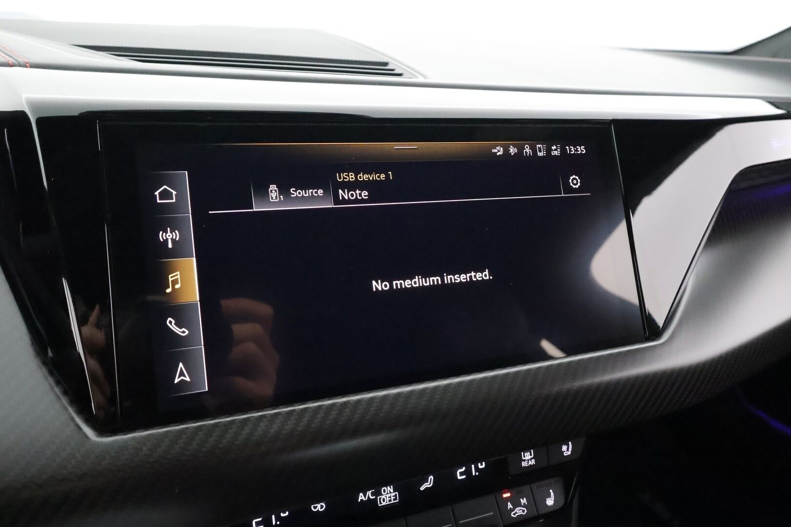 Audi E-TRON GT RS 2022 quattro RS Design Red * ACC / HUD / B&O / Hierovat&Ilmastoidut penkit / Ilma-alusta / Night Vision / Laser Light / ILP / 360° * - Hiilikuitu - paketti / Kahdet renkaat aluvanteilla / Merkkihuollettu / Supervarusteet - HULLUT AVAJAISHULINAT KORKOTARJOUS 3,29 %