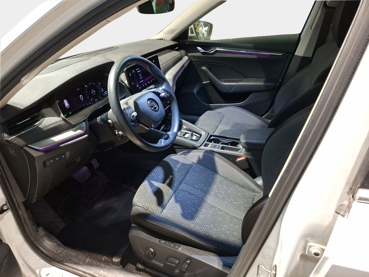 Skoda Octavia 2021 OCTAVIA Farmari (AC) 5ov 1395cm3 A * Adapt.Vakkari / HUD / Crystal Matrix - LED / Navi / Vetokoukku / Muistipenkit / Tutkat ! * - 2x Renkaat Aluvantein / Kauppalaturi / Juuri Tullut Tampereelle!