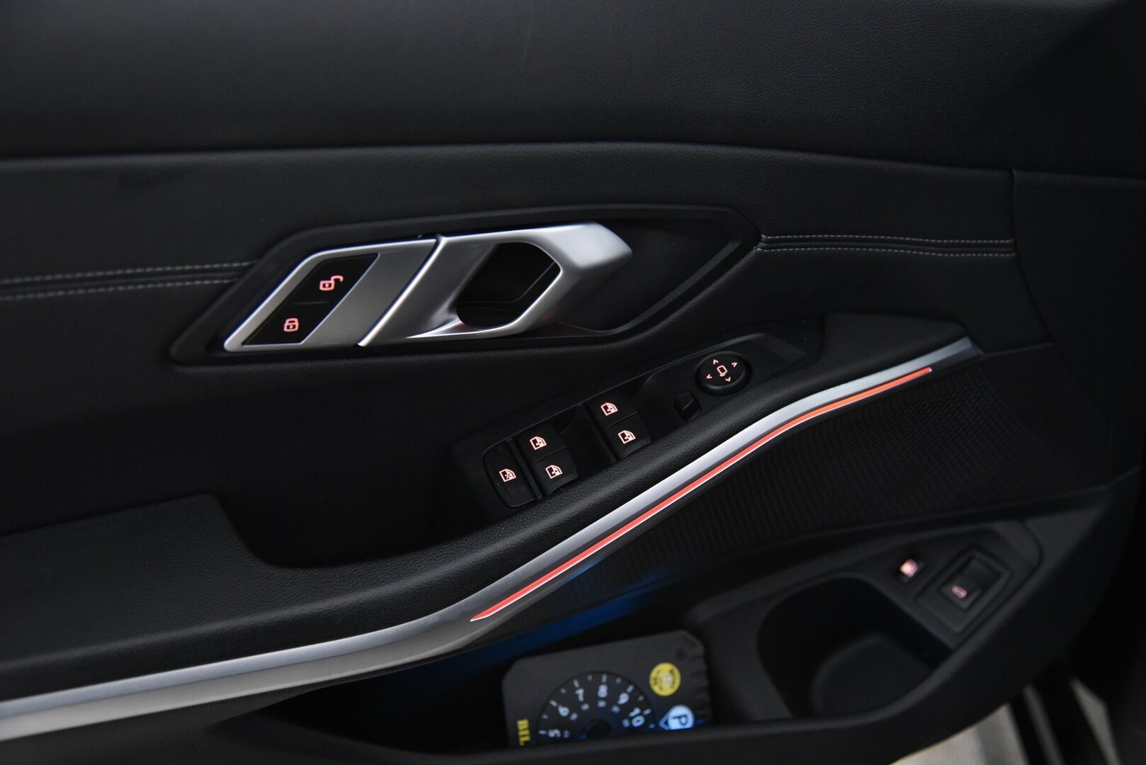 BMW 330 2021 G21 Touring 330e Sport Line / Adapt.vak / Koukku / Comfort Access / P-kamera / Ratinlämmitin - Sport-penkit / Shadow line / Tehtaan vetokoukku / Akku kuntotarkastettu 