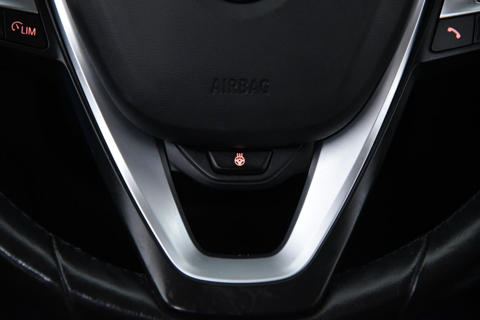 BMW 330 2021 G21 Touring 330e Sport Line / Adapt.vak / Koukku / Comfort Access / P-kamera / Ratinlämmitin - Sport-penkit / Shadow line / Tehtaan vetokoukku / Akku kuntotarkastettu 