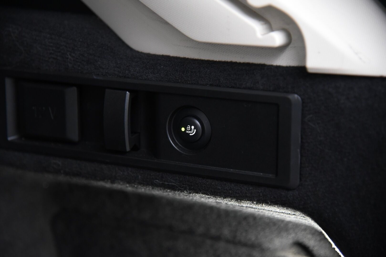 BMW 330 2021 G21 Touring 330e Sport Line / Adapt.vak / Koukku / Comfort Access / P-kamera / Ratinlämmitin - Sport-penkit / Shadow line / Tehtaan vetokoukku / Akku kuntotarkastettu 