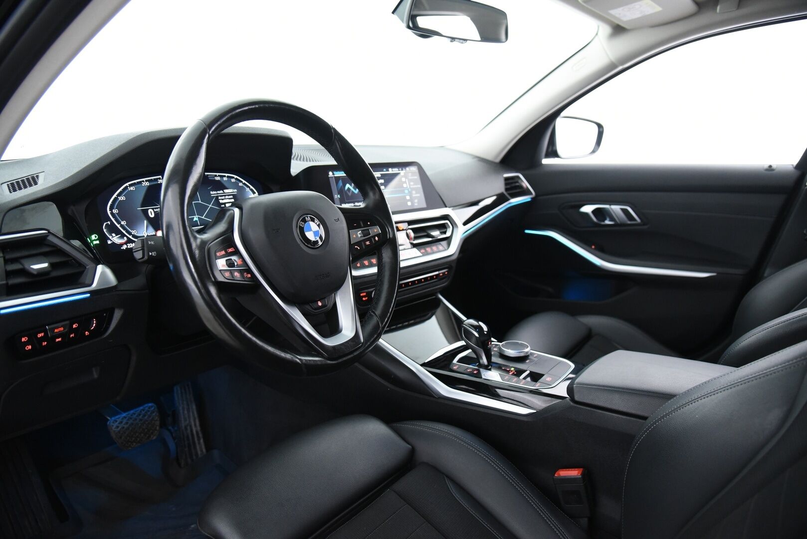 BMW 330 2021 G21 Touring 330e Sport Line / Adapt.vak / Koukku / Comfort Access / P-kamera / Ratinlämmitin - Sport-penkit / Shadow line / Tehtaan vetokoukku / Akku kuntotarkastettu 