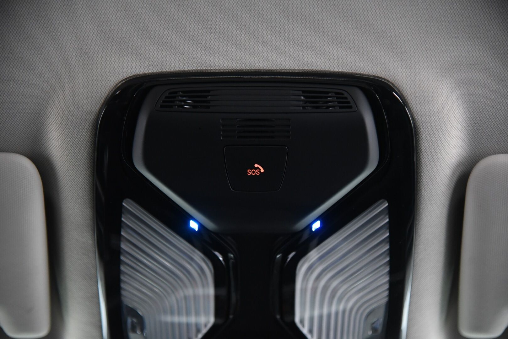 BMW 330 2021 G21 Touring 330e Sport Line / Adapt.vak / Koukku / Comfort Access / P-kamera / Ratinlämmitin - Tarkka huoltohistoria! / Sport-penkit / Shadow line / Tehtaan vetokoukku / Akku kuntotarkastettu 