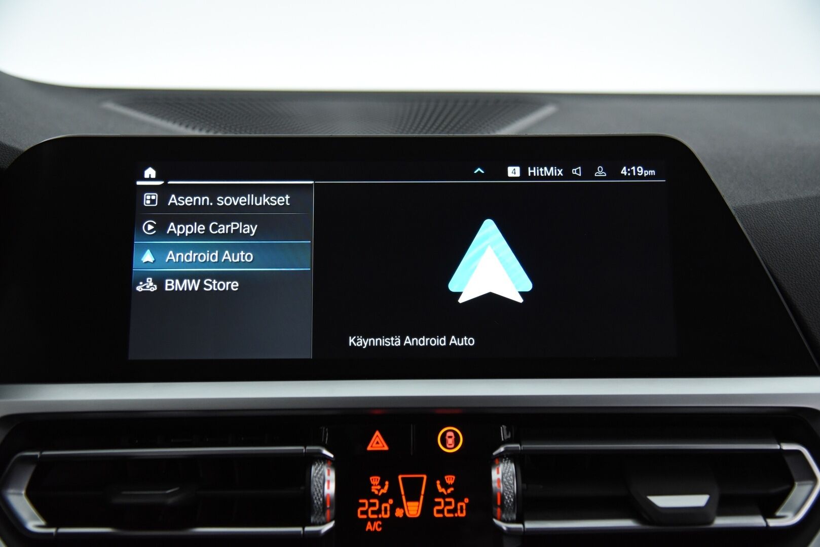 BMW 330 2021 G21 Touring 330e Sport Line / Adapt.vak / Koukku / Comfort Access / P-kamera / Ratinlämmitin - Tarkka huoltohistoria! / Sport-penkit / Shadow line / Tehtaan vetokoukku / Akku kuntotarkastettu 