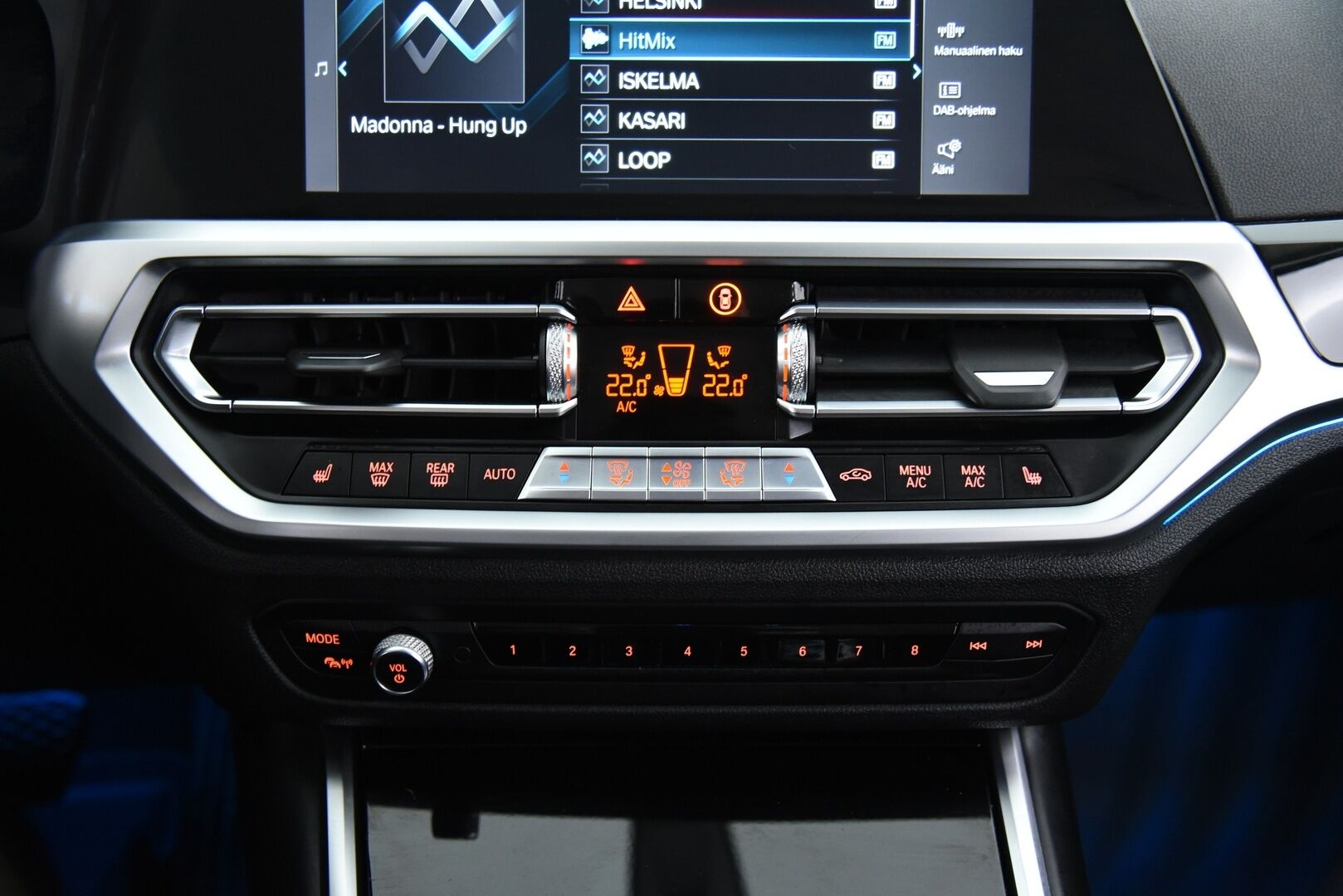 BMW 330 2021 G21 Touring 330e Sport Line / Adapt.vak / Koukku / Comfort Access / P-kamera / Ratinlämmitin - Tarkka huoltohistoria! / Sport-penkit / Shadow line / Tehtaan vetokoukku / Akku kuntotarkastettu 