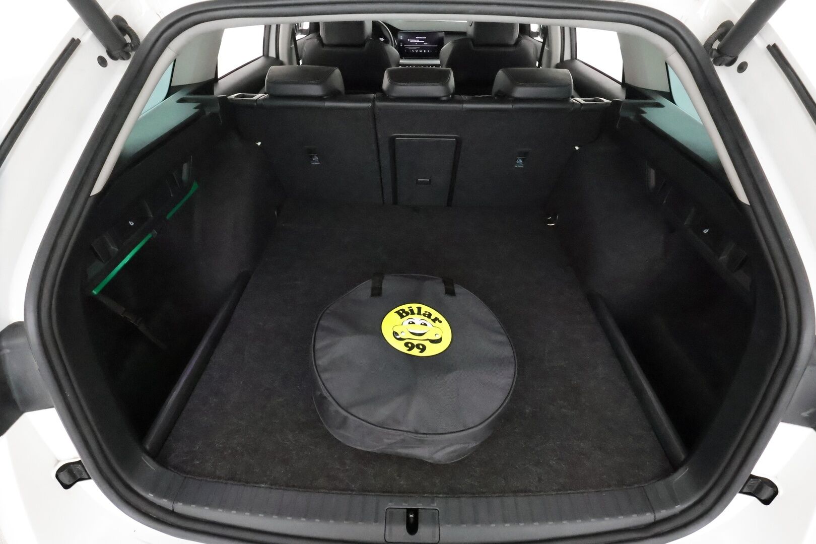 Skoda Octavia 2021 Combi 1.4 TSI PHEV Style iV DSG Autom. ** Webasto / Adapt.Vakkari / Matrix-LED / P.Kamera / Canton / Muistipenkki ** - 2x Latauskaapelit / Kahdet renkaat / Akku Kuntotarkistettu!