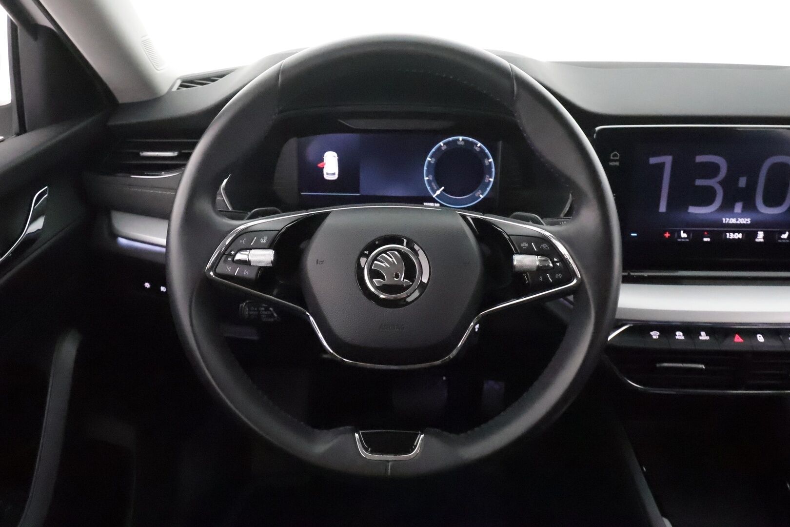 Skoda Octavia 2021 Combi 1.4 TSI PHEV Style iV DSG Autom. ** Webasto / Adapt.Vakkari / Matrix-LED / P.Kamera / Canton / Muistipenkki ** - 2x Latauskaapelit / Kahdet renkaat / Akku Kuntotarkistettu!