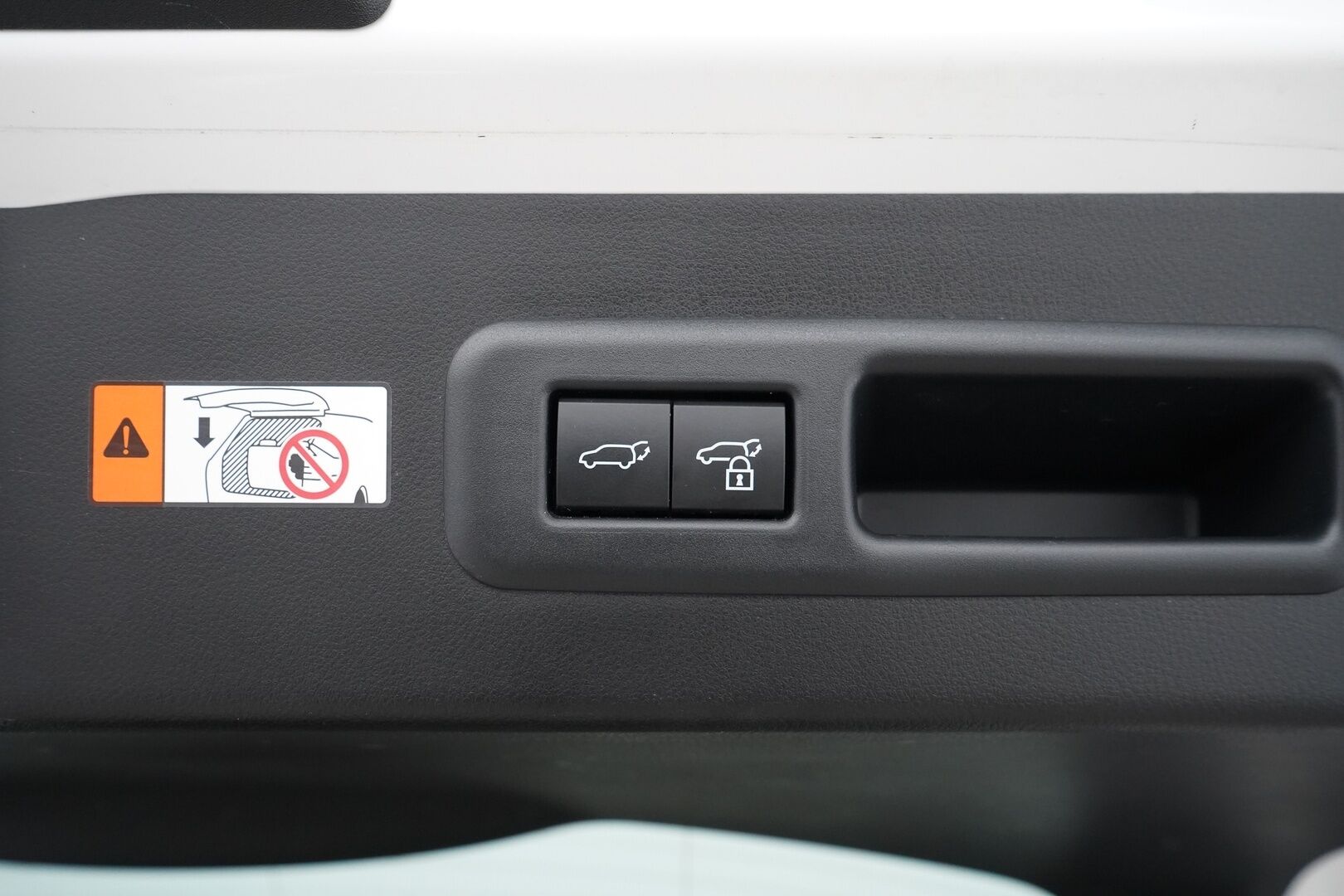 Lexus LBX 2024 200h Launch Edition Elegant * ACC / Kamera / Nahkapenkit / Carplay / Ratinlämmitin * - 1.Om Suomi-auto / Kahdet Lexuksen vanteet / Merkkihuollettu