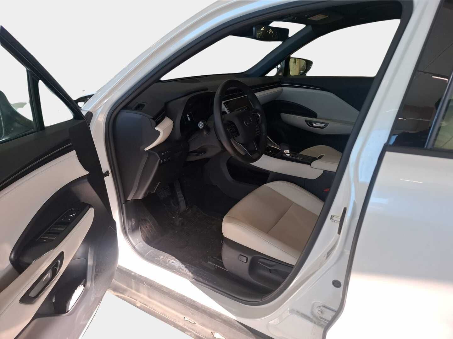 Lexus LBX 2024 200h Launch Edition Elegant * ACC / Kamera / Nahkapenkit / Carplay / Ratinlämmitin * - Suomi-auto / Kahdet Lexuksen vanteet / Merkkihuollettu