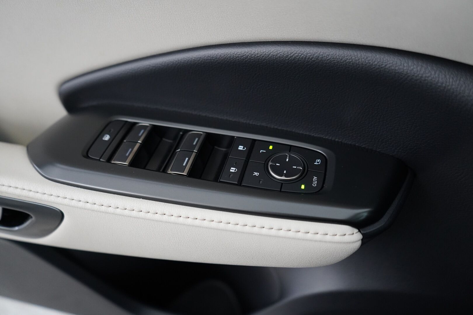 Lexus LBX 2024 200h Launch Edition Elegant * ACC / Kamera / Nahkapenkit / Carplay / Ratinlämmitin * - 1.Om Suomi-auto / Kahdet Lexuksen vanteet / Merkkihuollettu