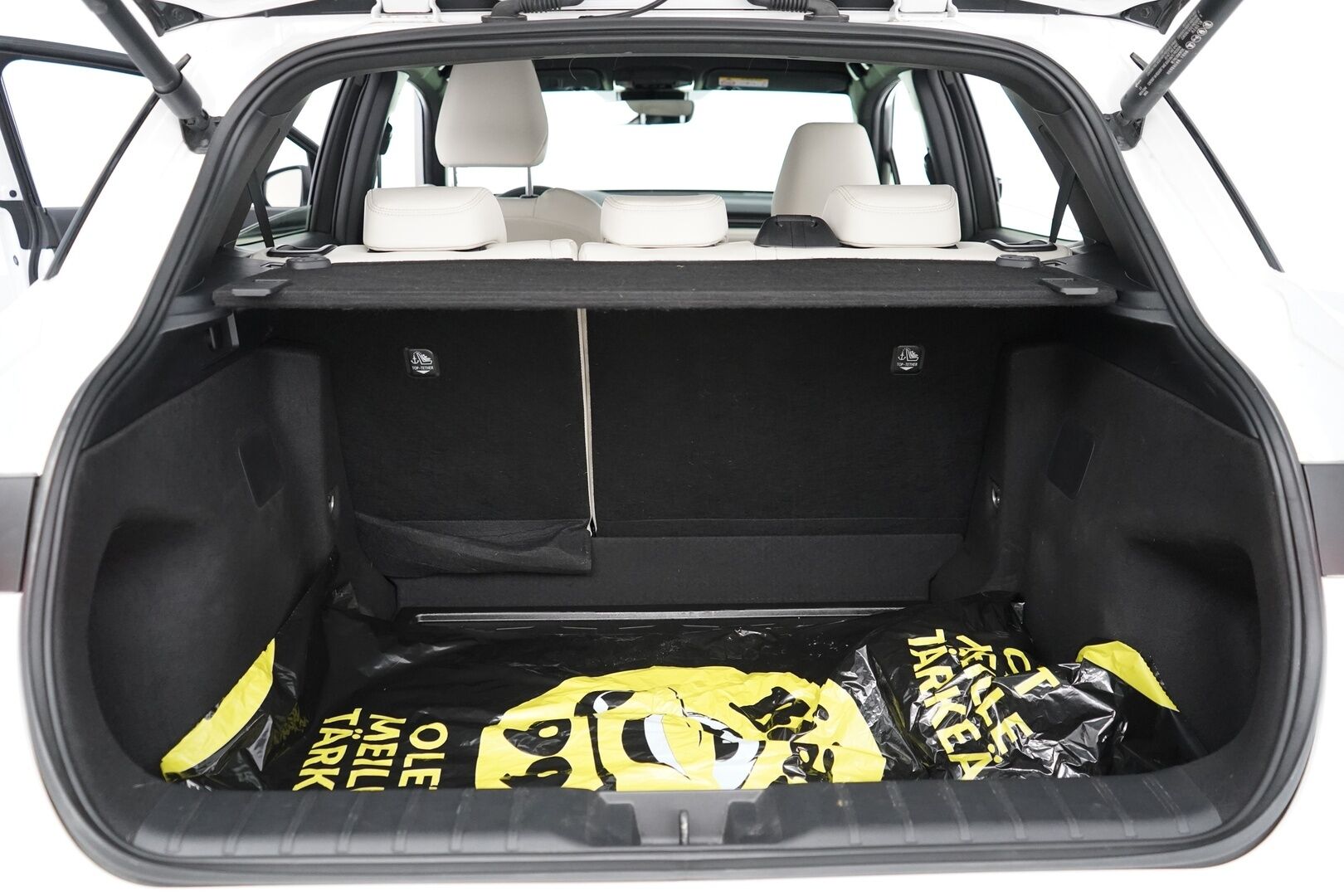 Lexus LBX 2025 200h Launch Edition Elegant * ACC / Kamera / Nahkapenkit / Carplay / Ratinlämmitin * - KATSO MIHIN KEVÄTHINTAAN! / 1.Om Suomi-auto / Kahdet Lexuksen vanteet / Merkkihuollettu - HULLUT AVAJAISHULINAT KORKOTARJOUS 3,29 %