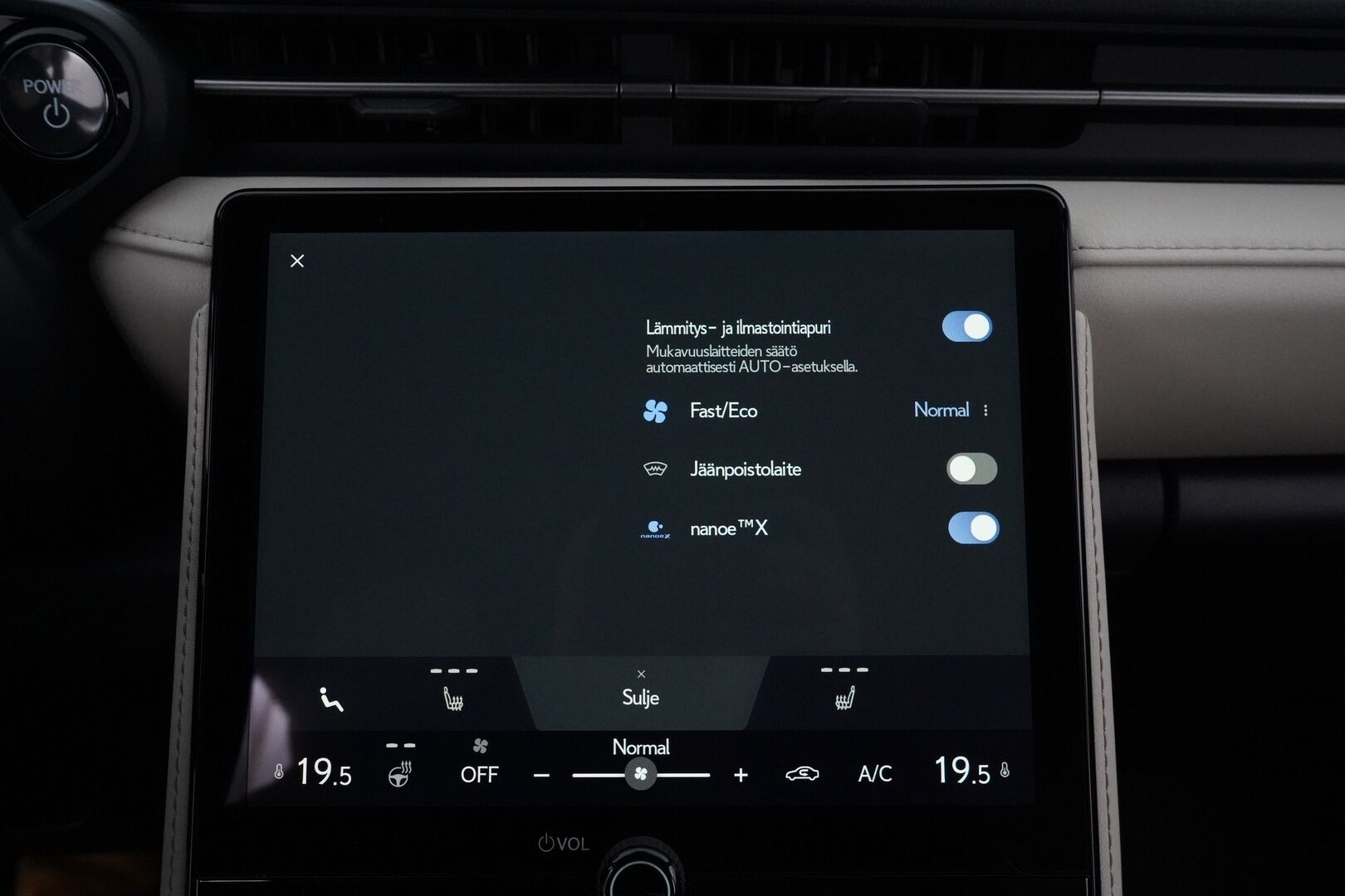 Lexus LBX 2025 200h Launch Edition Elegant * ACC / Kamera / Nahkapenkit / Carplay / Ratinlämmitin * - KATSO MIHIN KEVÄTHINTAAN! / 1.Om Suomi-auto / Kahdet Lexuksen vanteet / Merkkihuollettu - HULLUT AVAJAISHULINAT KORKOTARJOUS 3,29 %