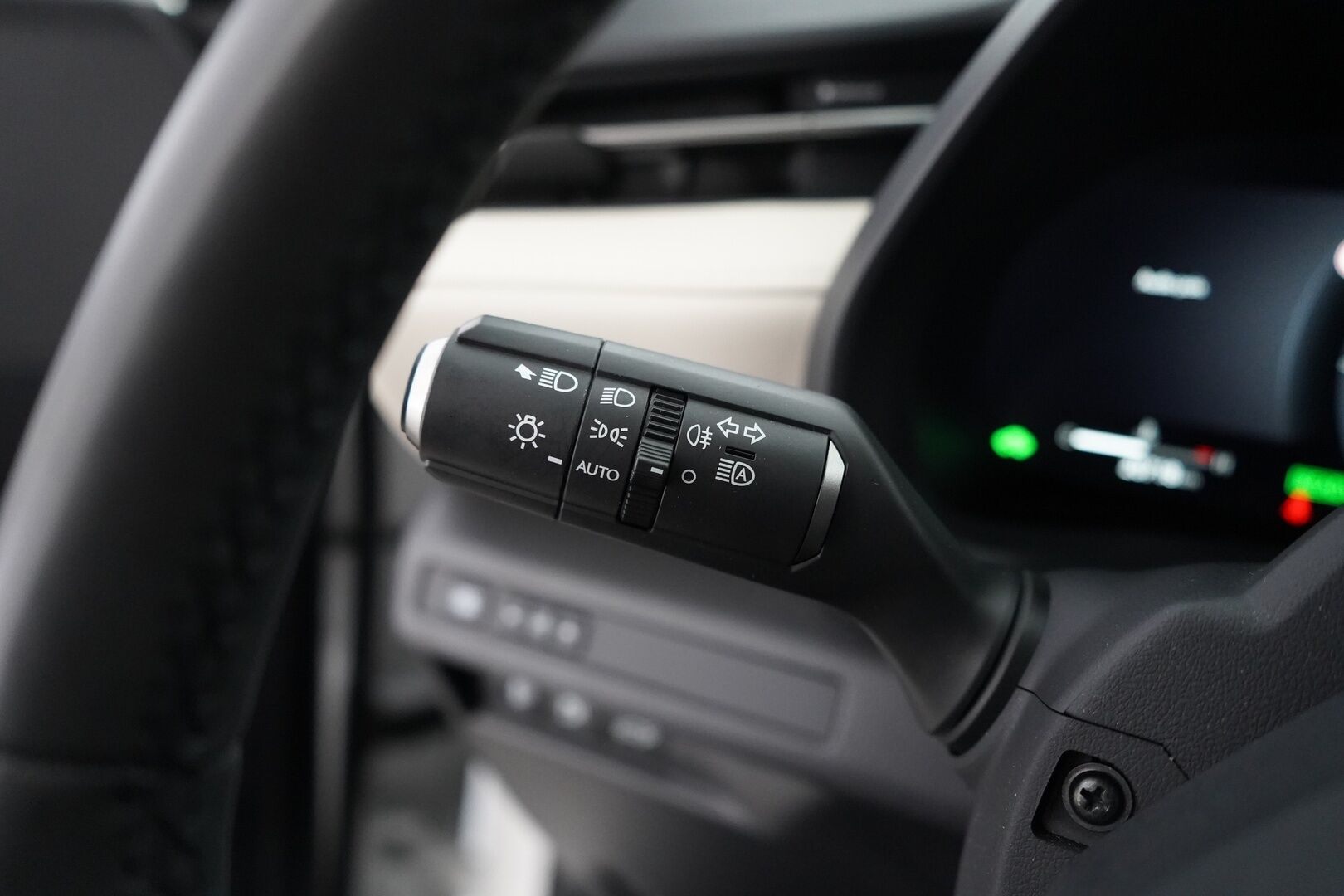 Lexus LBX 2025 200h Launch Edition Elegant * ACC / Kamera / Nahkapenkit / Carplay / Ratinlämmitin * - KATSO MIHIN KEVÄTHINTAAN! / 1.Om Suomi-auto / Kahdet Lexuksen vanteet / Merkkihuollettu - HULLUT AVAJAISHULINAT KORKOTARJOUS 3,29 %