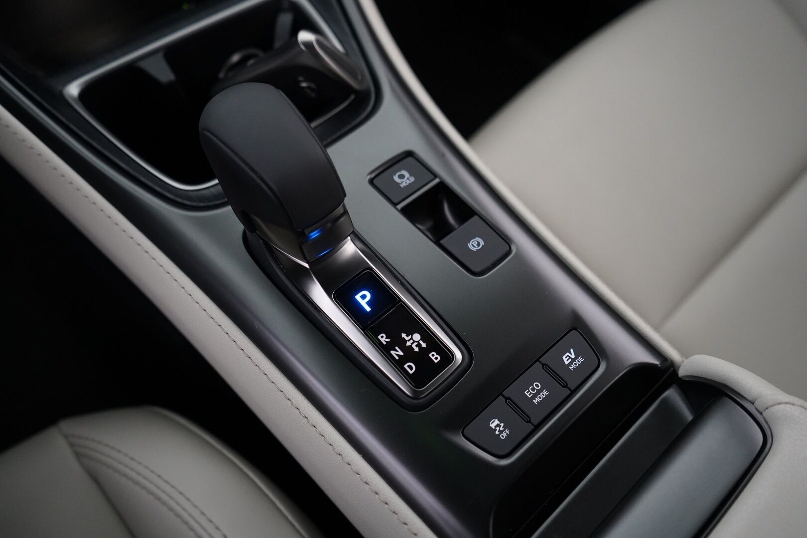 Lexus LBX 2025 200h Launch Edition Elegant * ACC / Kamera / Nahkapenkit / Carplay / Ratinlämmitin * - KATSO MIHIN KEVÄTHINTAAN! / 1.Om Suomi-auto / Kahdet Lexuksen vanteet / Merkkihuollettu - HULLUT AVAJAISHULINAT KORKOTARJOUS 3,29 %