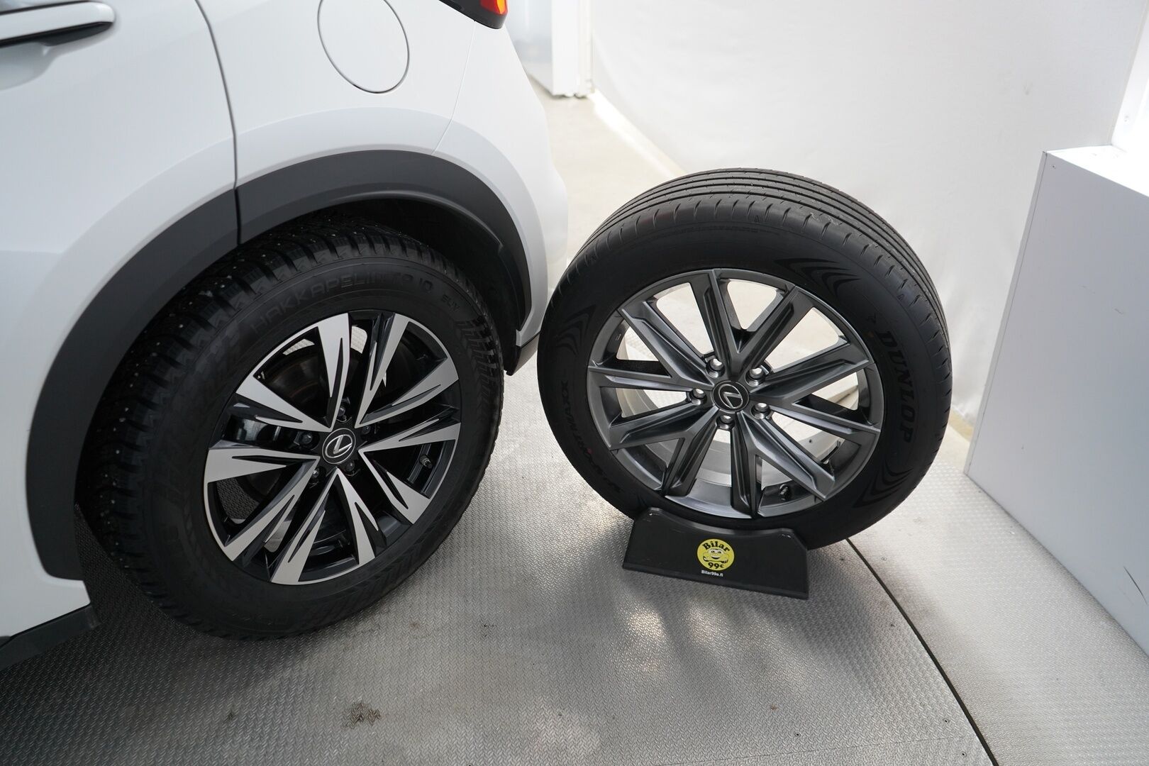 Lexus LBX 2025 200h Launch Edition Elegant * ACC / Kamera / Nahkapenkit / Carplay / Ratinlämmitin * - KATSO MIHIN KEVÄTHINTAAN! / 1.Om Suomi-auto / Kahdet Lexuksen vanteet / Merkkihuollettu - HULLUT AVAJAISHULINAT KORKOTARJOUS 3,29 %