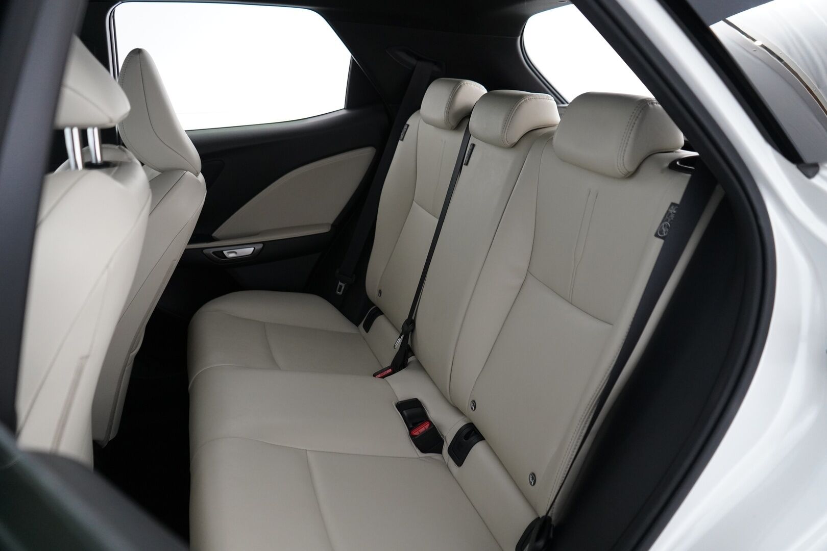 Lexus LBX 2024 200h Launch Edition Elegant * ACC / Kamera / Nahkapenkit / Carplay / Ratinlämmitin * - 1.Om Suomi-auto / Kahdet Lexuksen vanteet / Merkkihuollettu