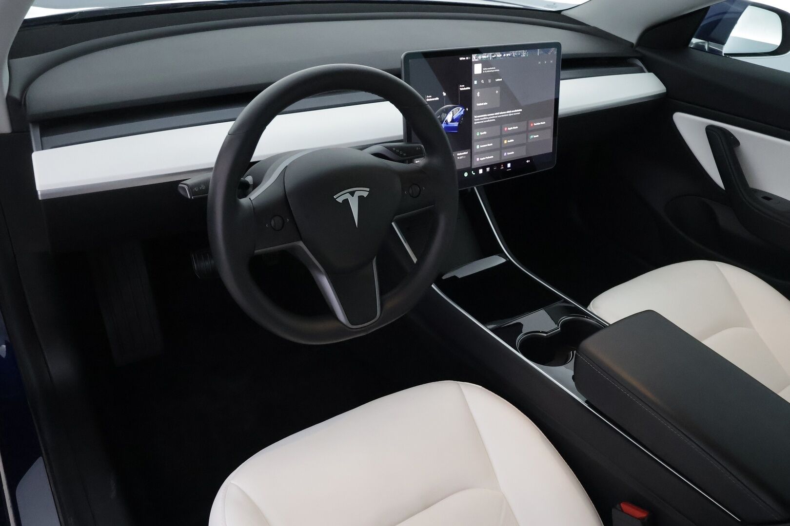 Tesla Model 3 2019 Standard Range ** Adapt.vakkari / P.kamera / Vaalea nahkasisusta / Lasikatto / Muistipenkki / Premium kaiuttimet