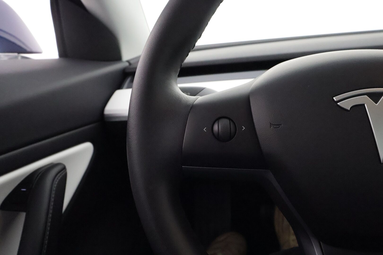 Tesla Model 3 2019 Standard Range ** Adapt.vakkari / P.kamera / Vaalea nahkasisusta / Lasikatto / Muistipenkki / Premium kaiuttimet