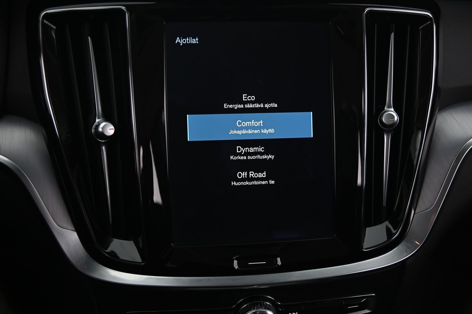 Volvo V60 Cross Country 2021 B4 AWD D-MHEV aut *ACC / Pa-lämmitin / Koukku / Voc / Kessy / Led* - Todella hyvät Nastarenkaat / Jakohihna tehty 06/2025 / Lämpöratti / Penkinlämmittimet edessä ja takana - HULLUT BLACKWEEK JATKOT - KORKOTARJOUS 2,49%