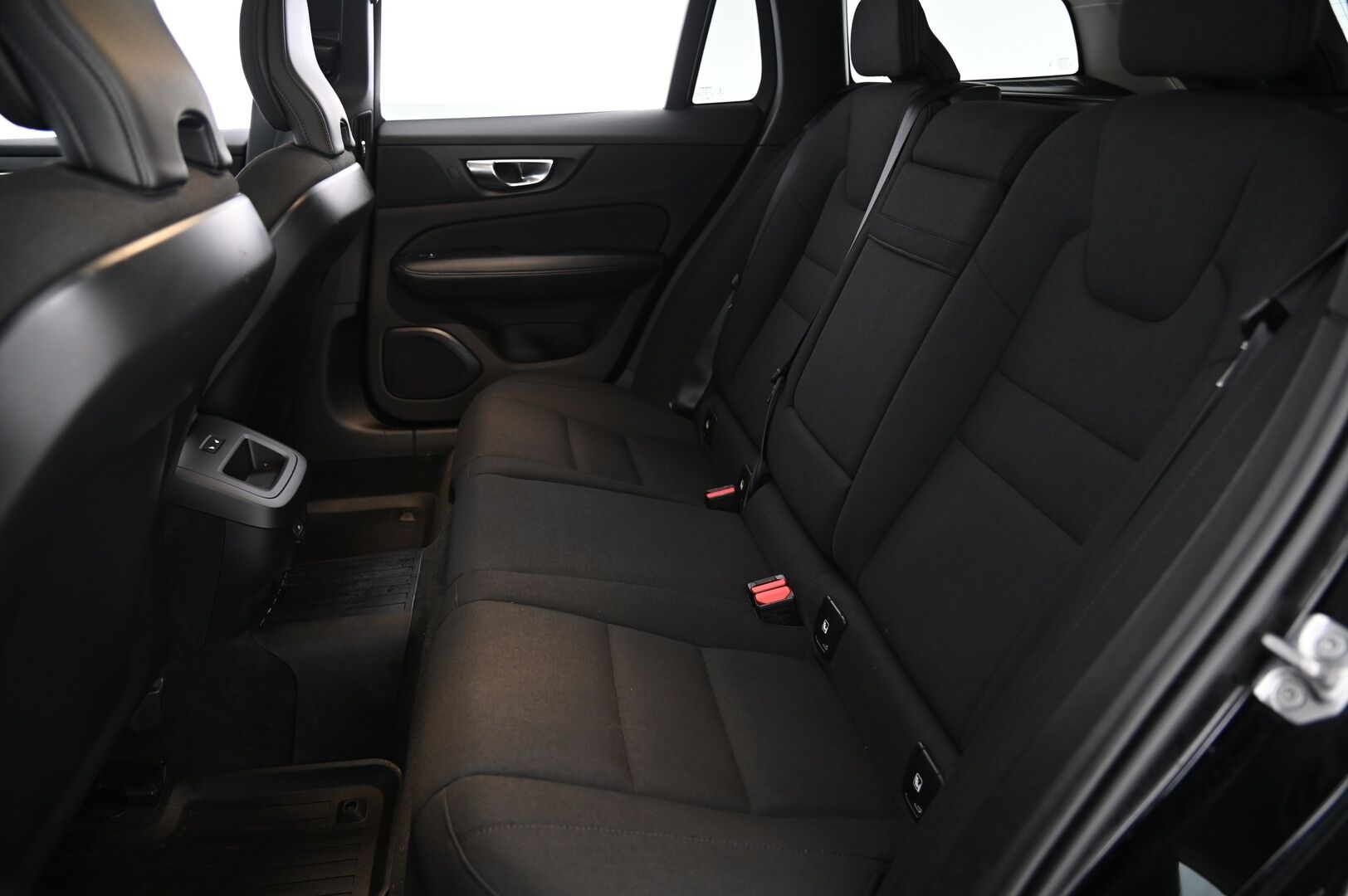 Volvo V60 Cross Country 2021 B4 AWD D-MHEV aut *ACC / Pa-lämmitin / Koukku / Voc / Kessy / Led* - Todella hyvät Nastarenkaat / Jakohihna tehty 06/2025 / Lämpöratti / Penkinlämmittimet edessä ja takana - HULLUT BLACKWEEK JATKOT - KORKOTARJOUS 2,49%