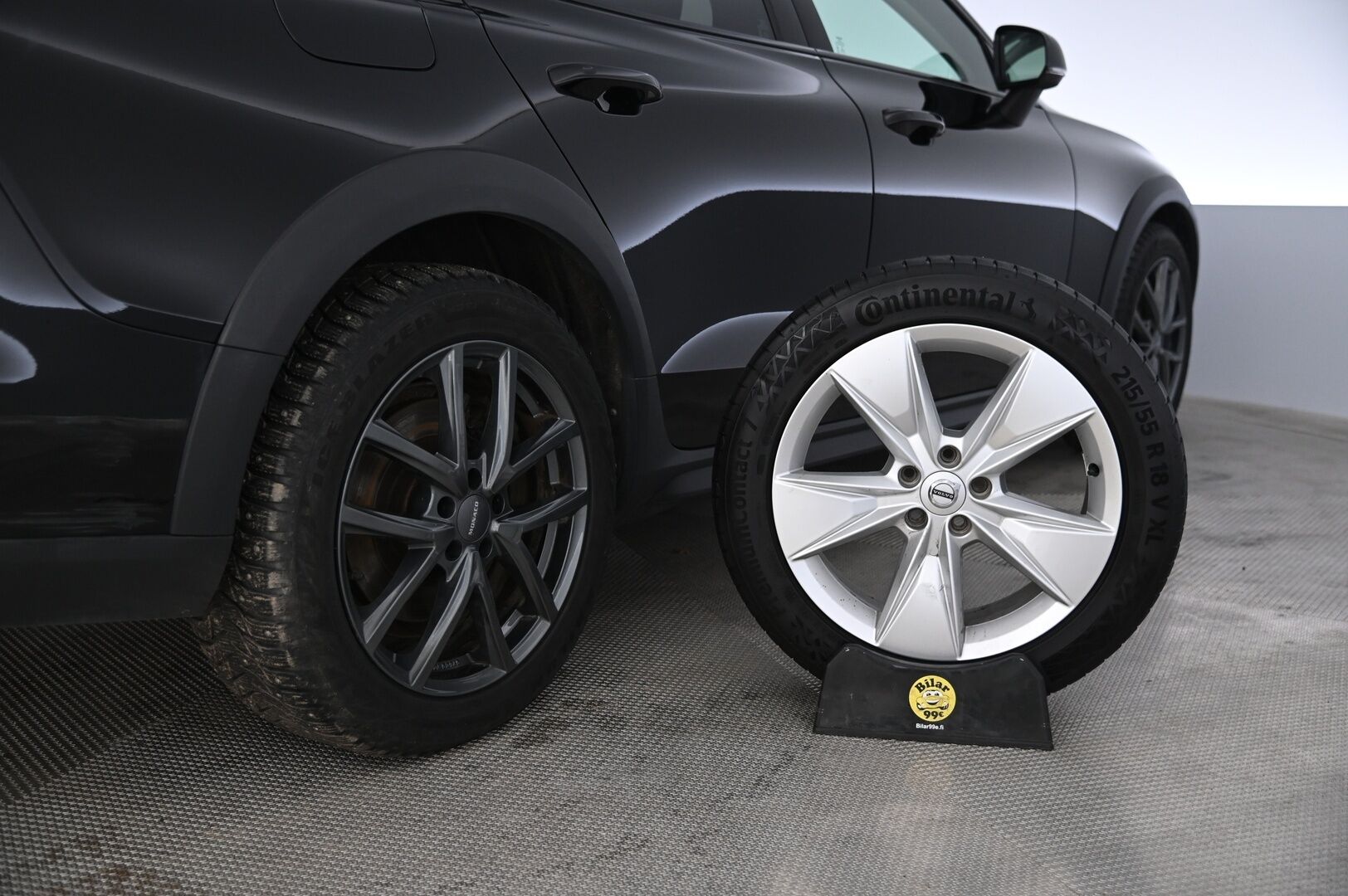 Volvo V60 Cross Country 2021 B4 AWD D-MHEV aut *Pa-lämmitin / Koukku / Voc / Kessy / Vakkari / Led* - Todella hyvät Nastarenkaat / Jakohihna tehty 06/2025 / Lämpöratti / Penkinlämmittimet edessä ja takana