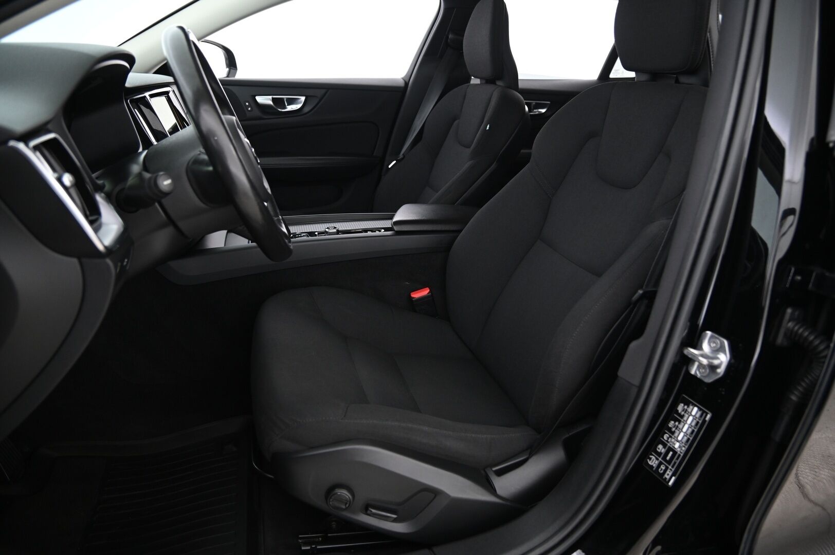 Volvo V60 Cross Country 2021 B4 AWD D-MHEV aut *Pa-lämmitin / Koukku / Voc / Kessy / Vakkari / Led* - Todella hyvät Nastarenkaat / Jakohihna tehty 06/2025 / Lämpöratti / Penkinlämmittimet edessä ja takana