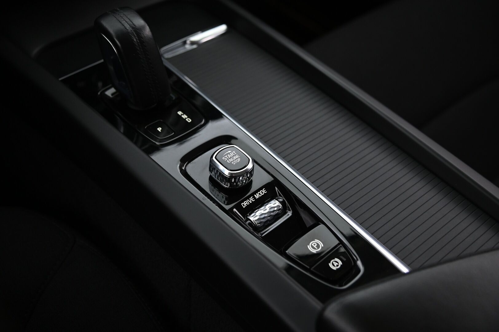 Volvo V60 Cross Country 2021 B4 AWD D-MHEV aut *Pa-lämmitin / Koukku / Voc / Kessy / Vakkari / Led* - Todella hyvät Nastarenkaat / Jakohihna tehty 06/2025 / Lämpöratti / Penkinlämmittimet edessä ja takana