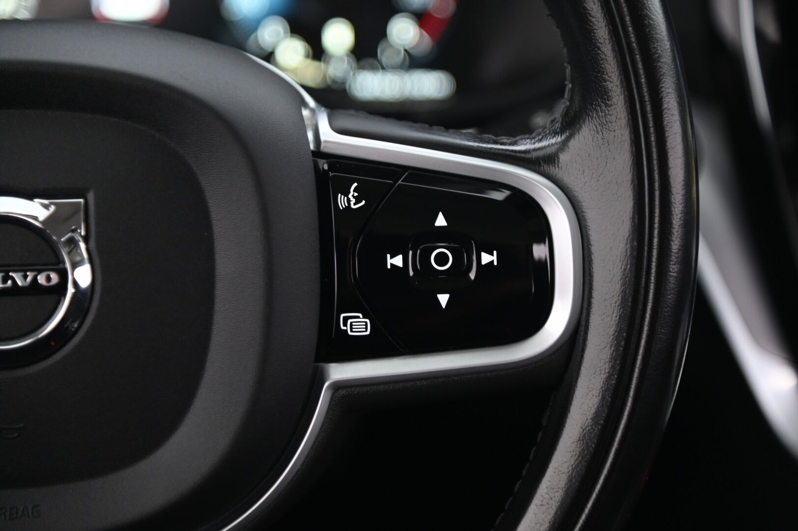 Volvo V60 Cross Country 2021 B4 AWD D-MHEV aut *Pa-lämmitin / Koukku / Voc / Kessy / Vakkari / Led* - Todella hyvät Nastarenkaat / Jakohihna tehty 06/2025 / Lämpöratti / Penkinlämmittimet edessä ja takana