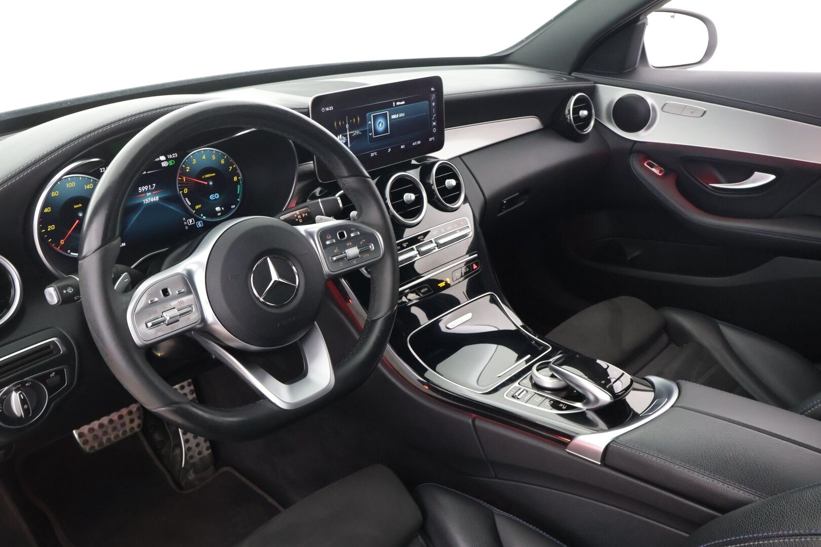 MERCEDES-BENZ C 2021 300 e T A Business AMG Night Edition EQ Power / ALV / Vakkari / Multibeam LED / P-kamera / Koukku / Sporttipenkit / Navi - Näyttävä farmari / Kattavat varusteet / Edulliset käyttökulut