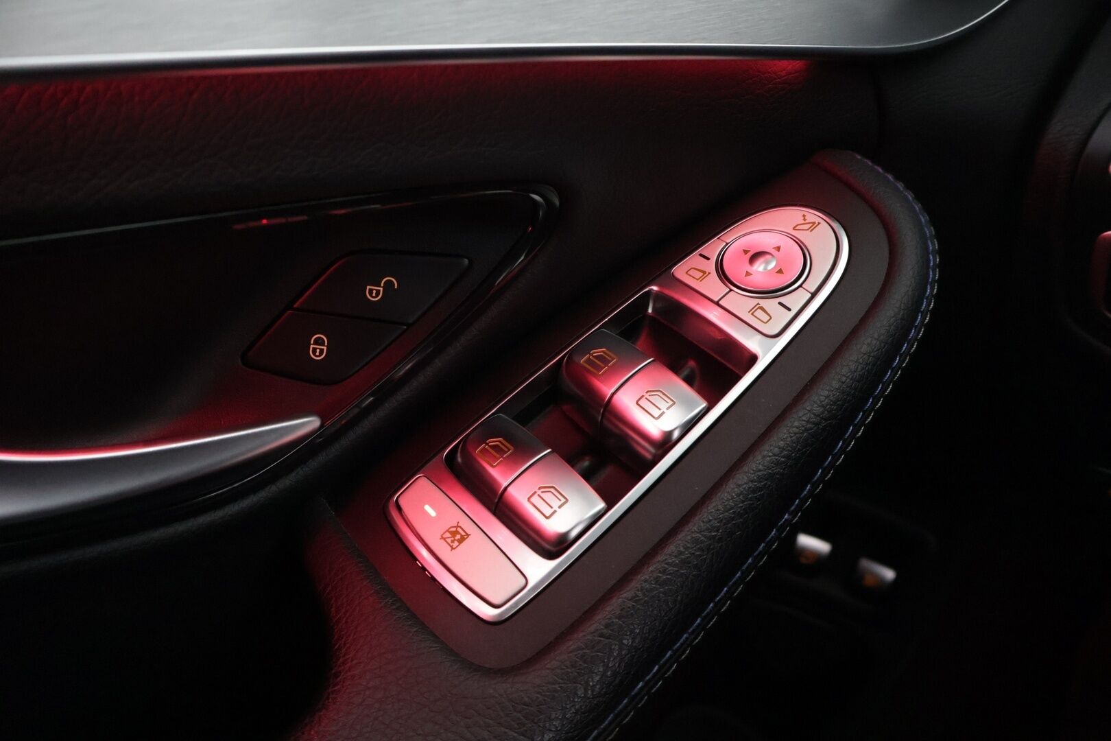 MERCEDES-BENZ C 2021 300 e T A Business AMG Night Edition EQ Power / ALV / Vakkari / Multibeam LED / P-kamera / Koukku / Sporttipenkit / Navi - Näyttävä farmari / Kattavat varusteet / Edulliset käyttökulut