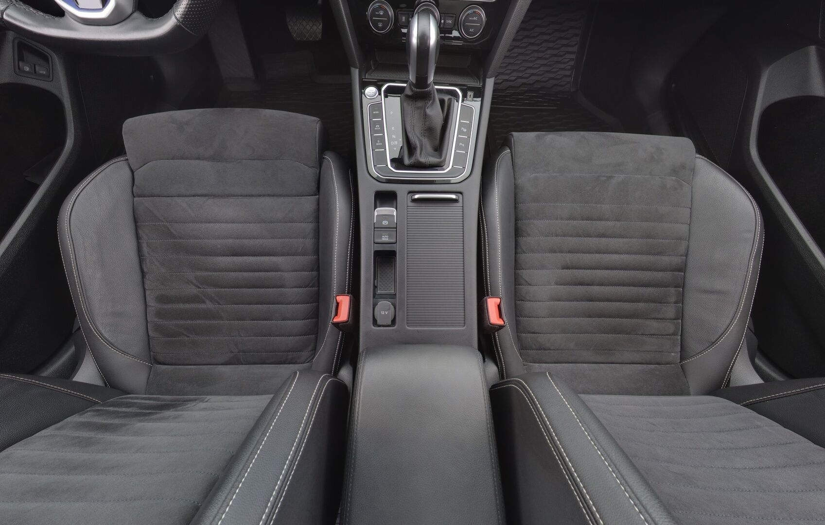 VOLKSWAGEN PASSAT 2020 Variant GTE Plug-In Hybrid DSG-aut. Webasto / ACC / Koukku / Kamera / Lane Assist / Apple&Android - Kahdet OEM vanteet / Viimeisin huolto 2 / 26