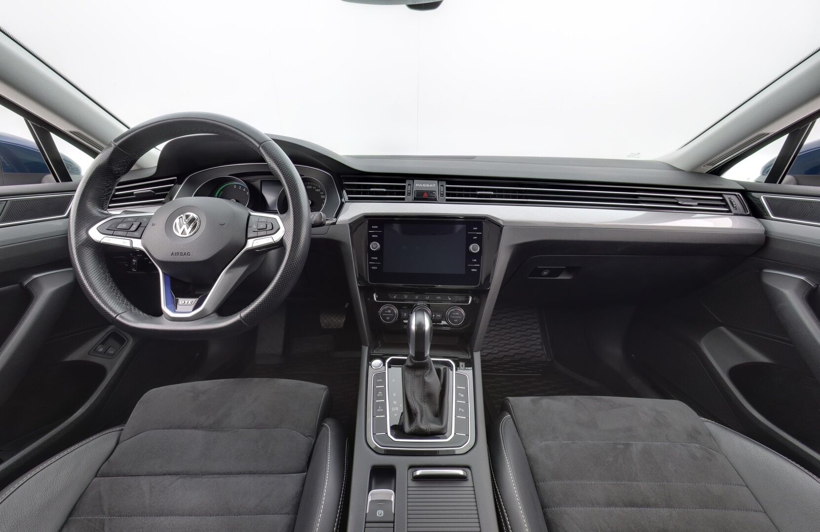 VOLKSWAGEN PASSAT 2020 Variant GTE Plug-In Hybrid DSG-aut. Webasto / ACC / Koukku / Kamera / Lane Assist / Apple&Android - Kahdet OEM vanteet / Viimeisin huolto 2 / 26