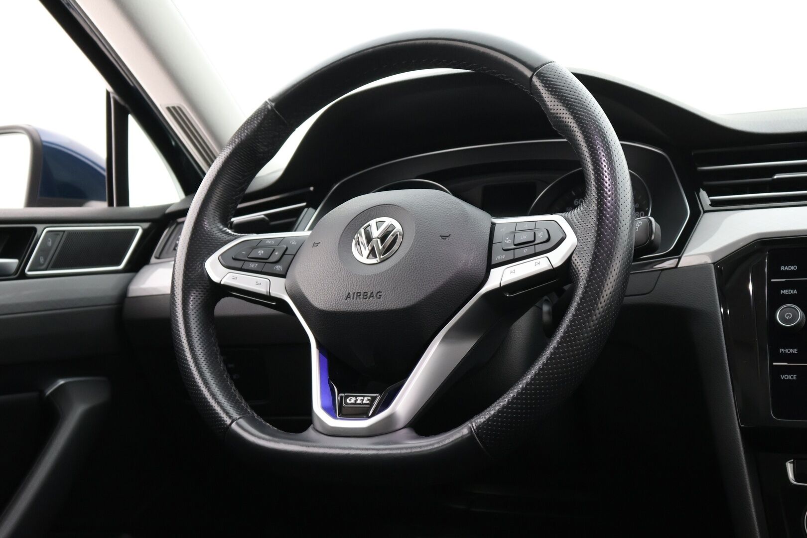 VOLKSWAGEN PASSAT 2020 Variant GTE Plug-In Hybrid DSG-aut. Webasto / ACC / Koukku / Kamera / Lane Assist / Apple&Android - Kahdet OEM vanteet / Viimeisin huolto 2 / 26